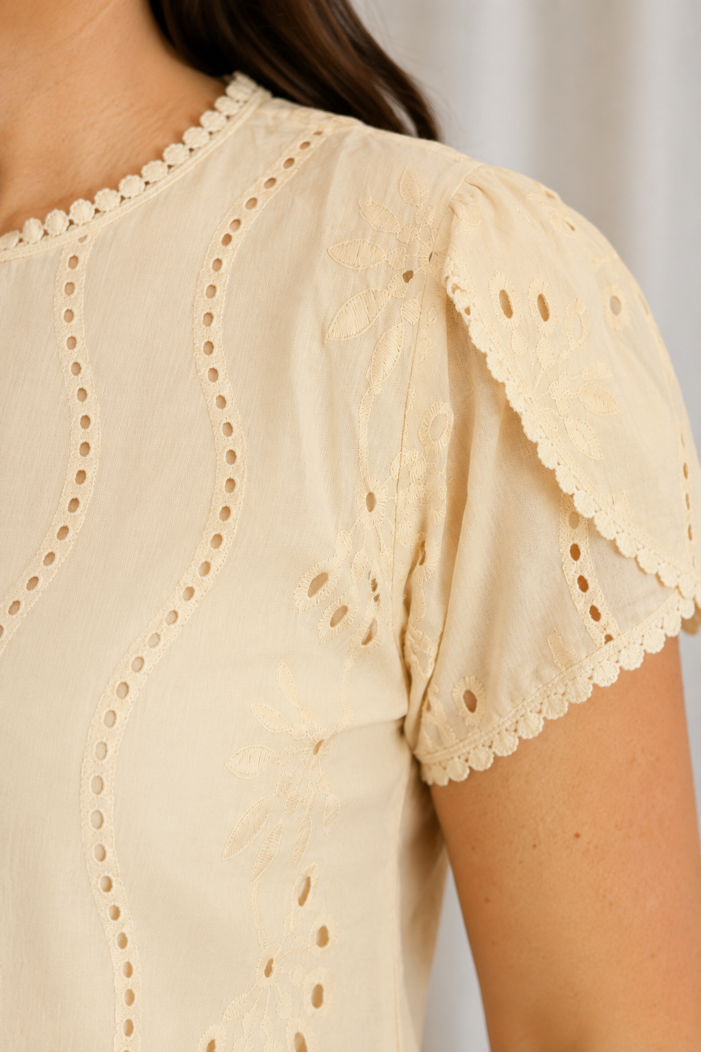Blusa Laise com Manga Transpassada Valesca Creme
