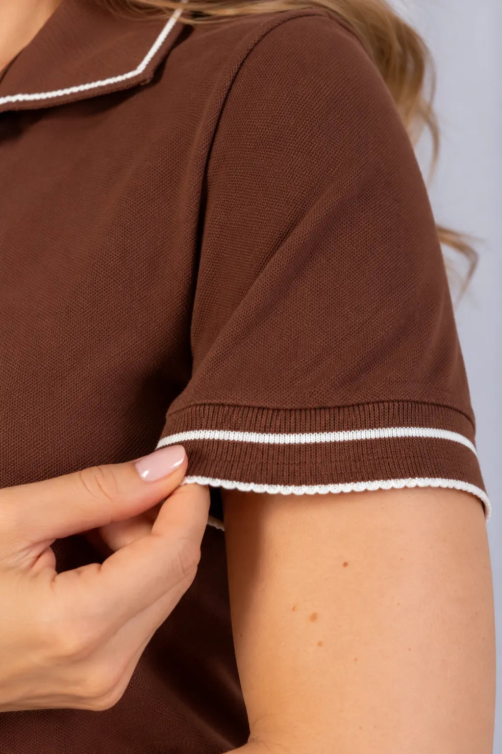 Blusa Manga Curta em Cotton Lycra com Gola Camisa Ilana Marrom