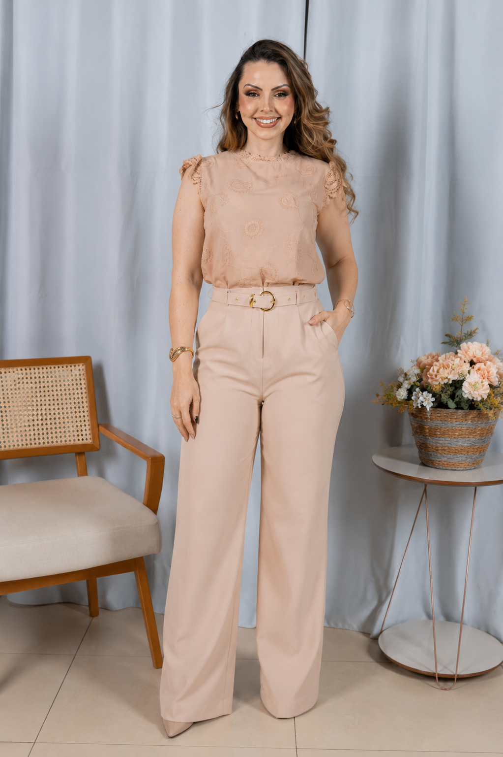 Blusa em Laise Mirela Bege — Feminina, fresca e elegante sem exagero