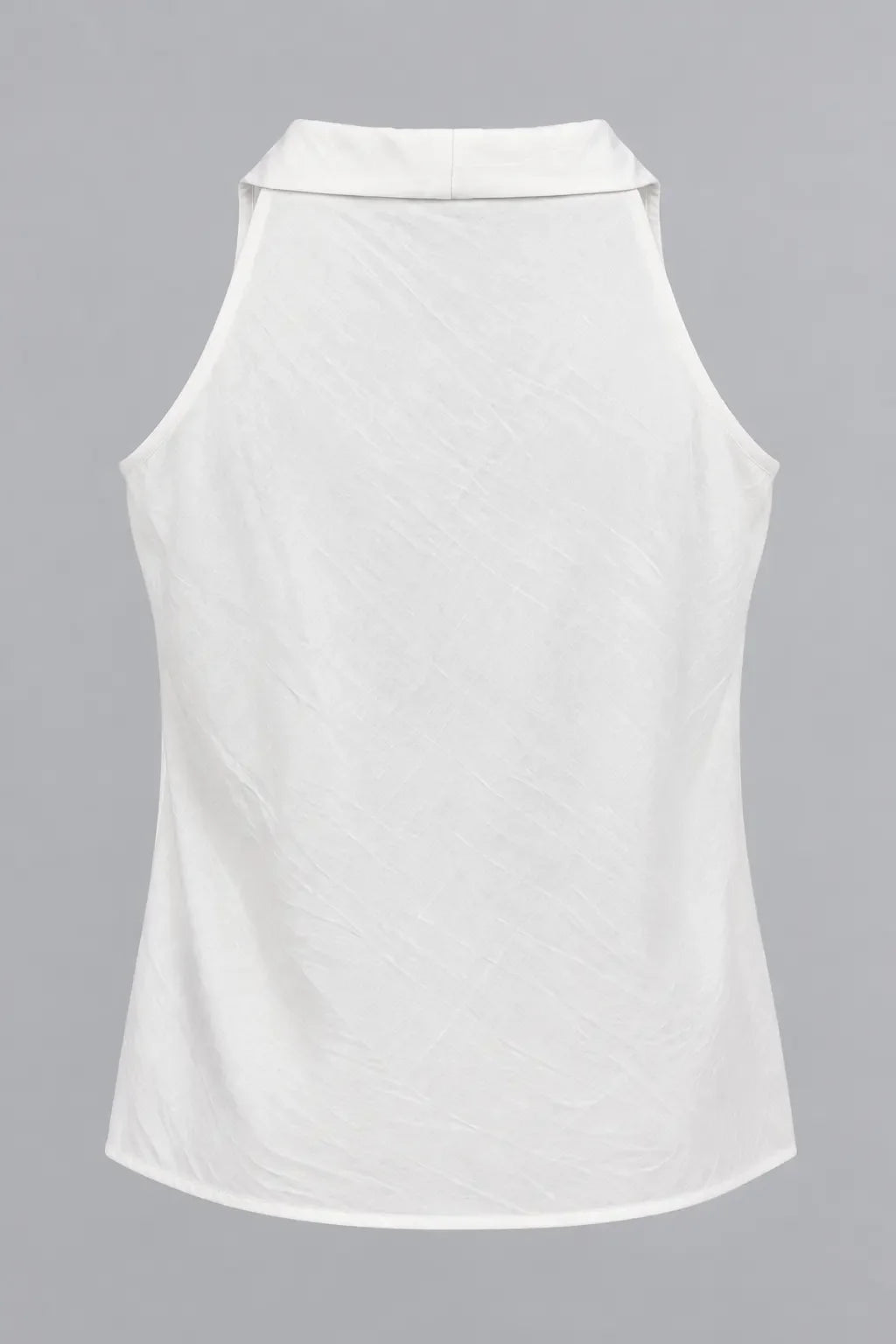 Blusa Regata com Gola Drapeada e Broche Dourado Carlota Branca — Carlota Branca (4).webp