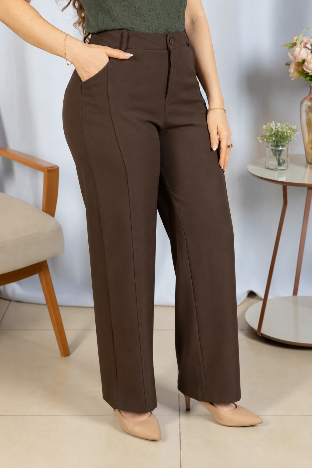 Calça Alfaiataria Corte Reto Friso Joyce Marrom