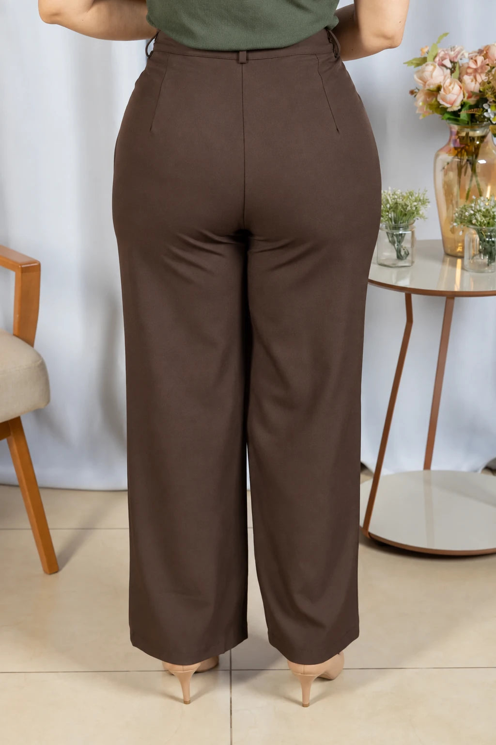 Calça Alfaiataria Corte Reto Friso Joyce Marrom