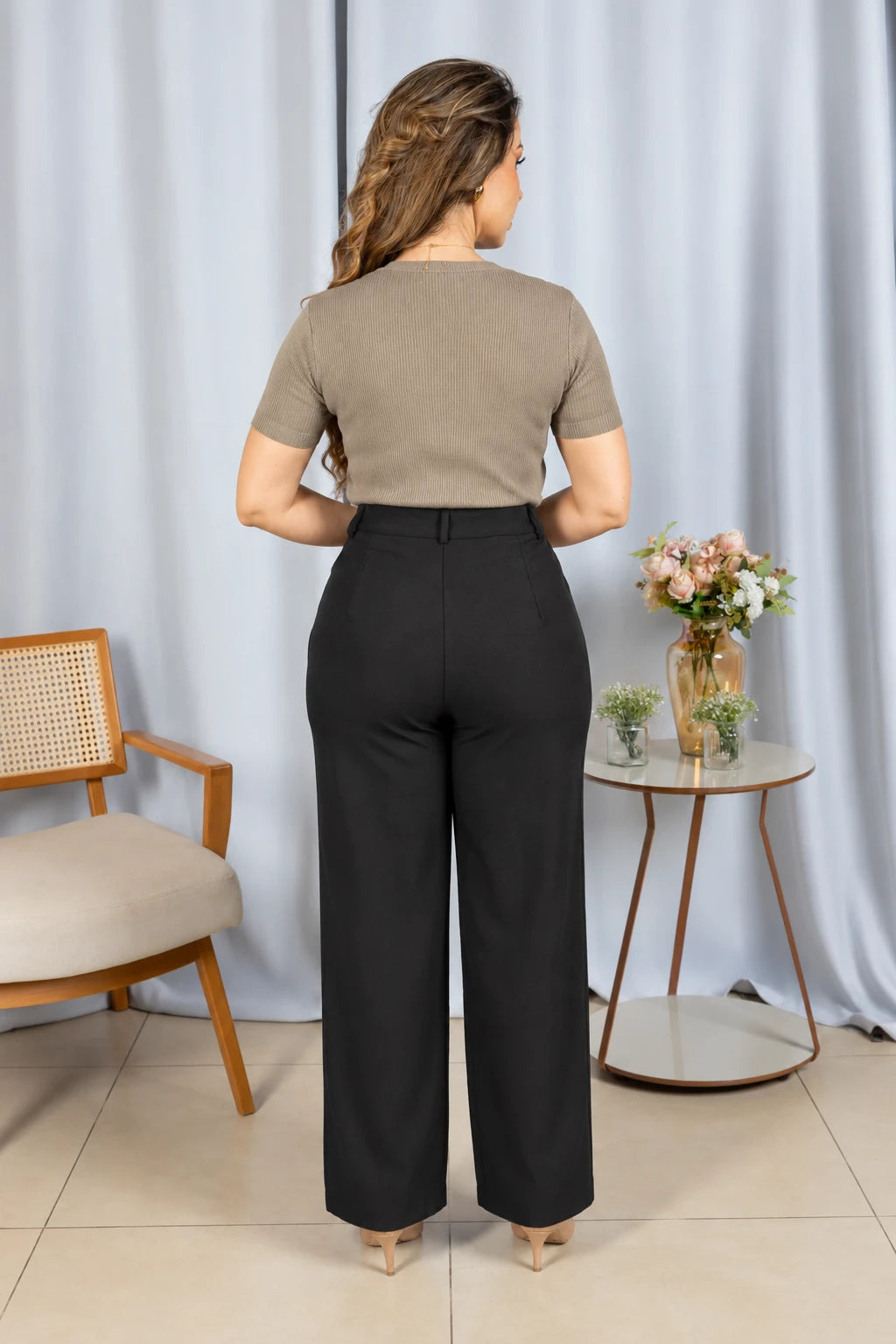 Calça Alfaiataria Corte Reto Friso Joyce Preta