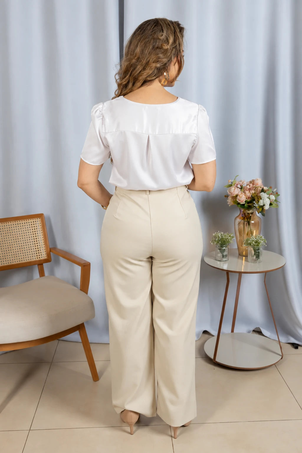Blusa Manga Curta Poly Silk Detalhe Colo Lauane Branca