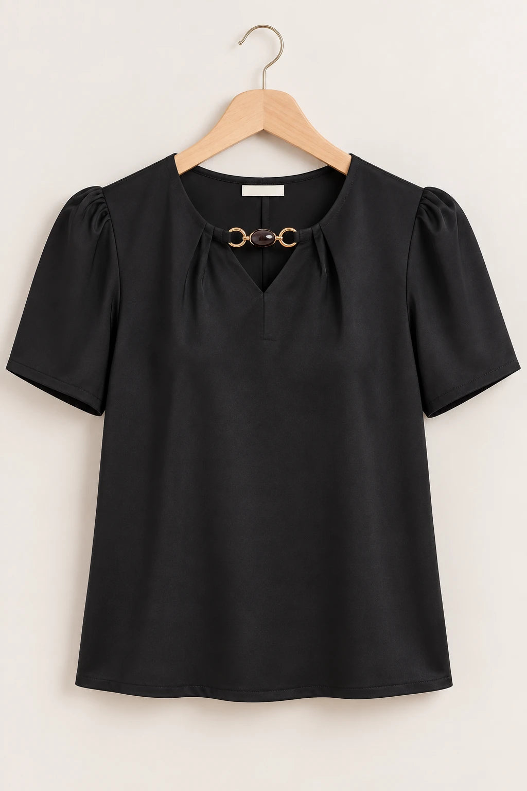 Blusa Manga Curta Poly Silk Detalhe Colo Lauane Preta