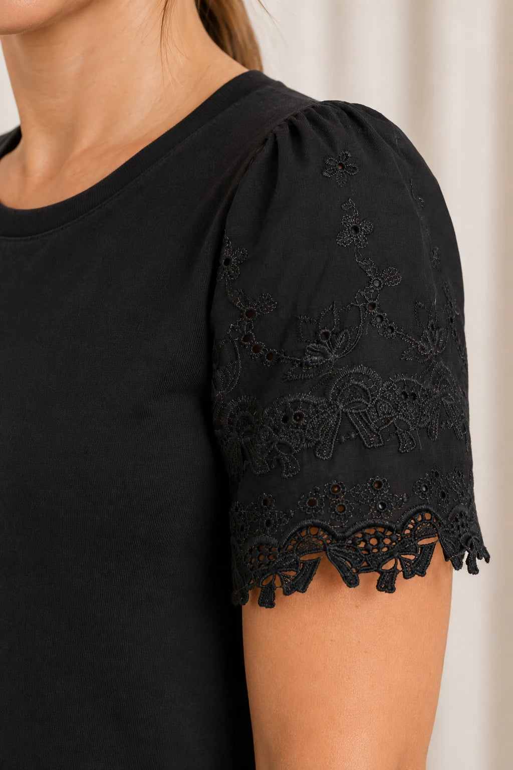 Blusa Cotton Lycra com Manga Delicada Leia Preta