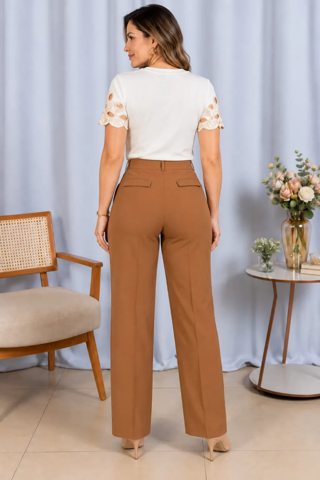 Blusa Confortável em Cotton Lycra com Bordados e Manga Vazada Ligia Branca