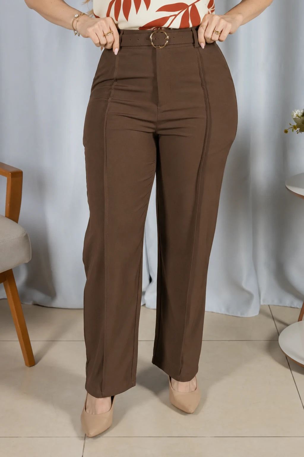 Calça Alfaiataria Corte Reto com Friso Nora Marrom