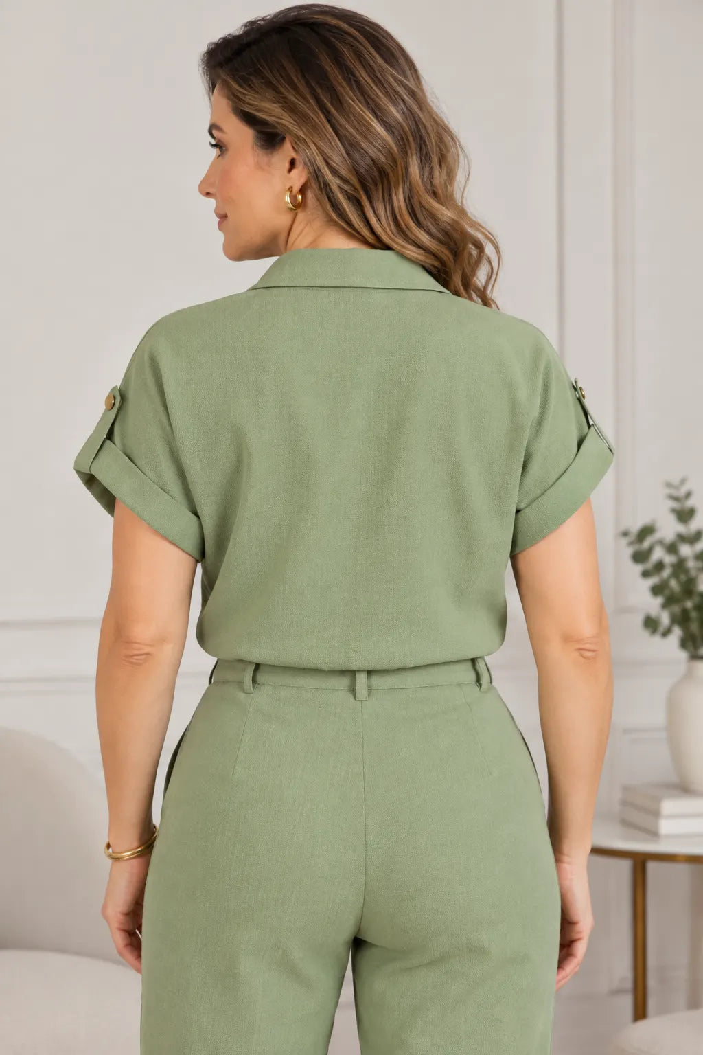 Camisa Manga Curta em Crepe Confort com Botões Dourados Penélope Verde