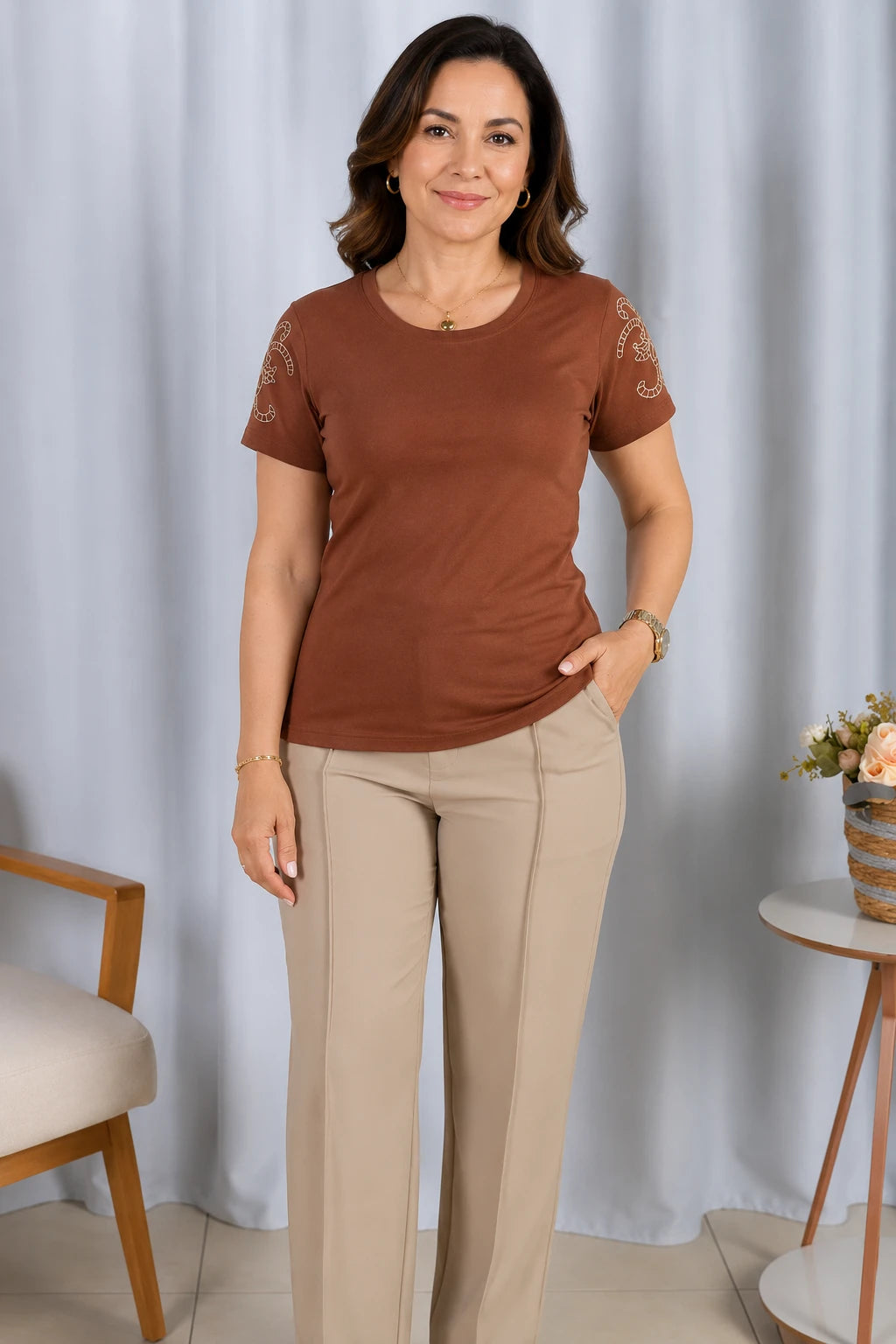 Blusa Cotton Lycra com Bordado Delicado Sabrina Marrom