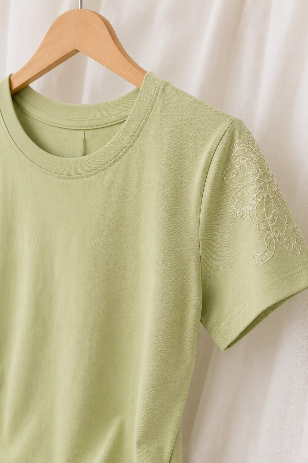 Blusa Cotton Lycra com Bordado Delicado Sabrina Verde