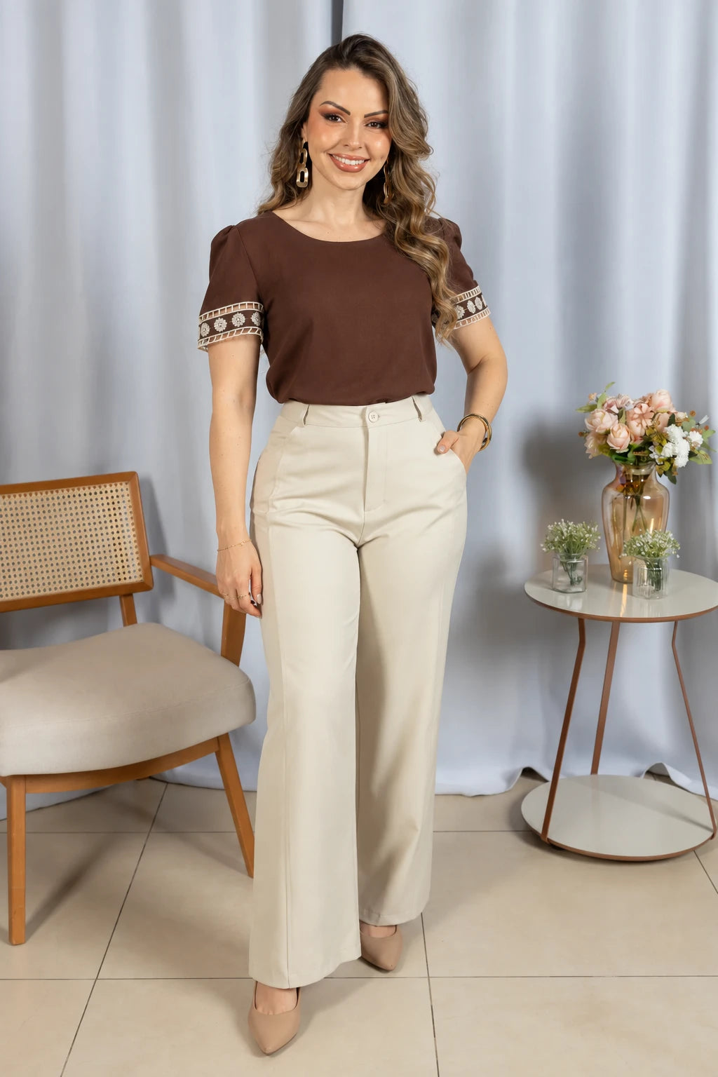 Blusa Manga Curta Em Viscose Bordado Entremeio Tamara Marrom