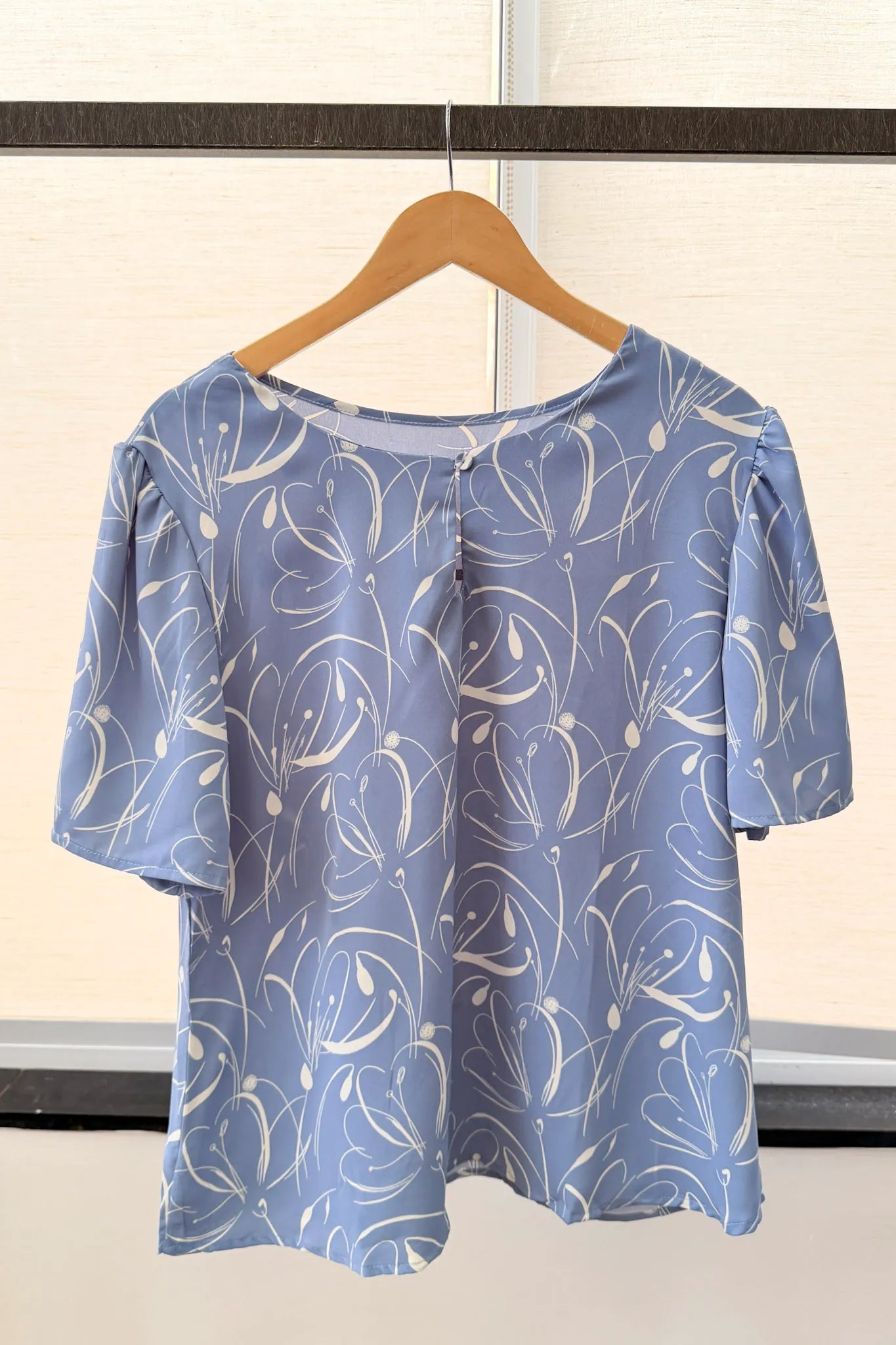 Blusa Manga Curta Transpassada Celina Estampada Azul
