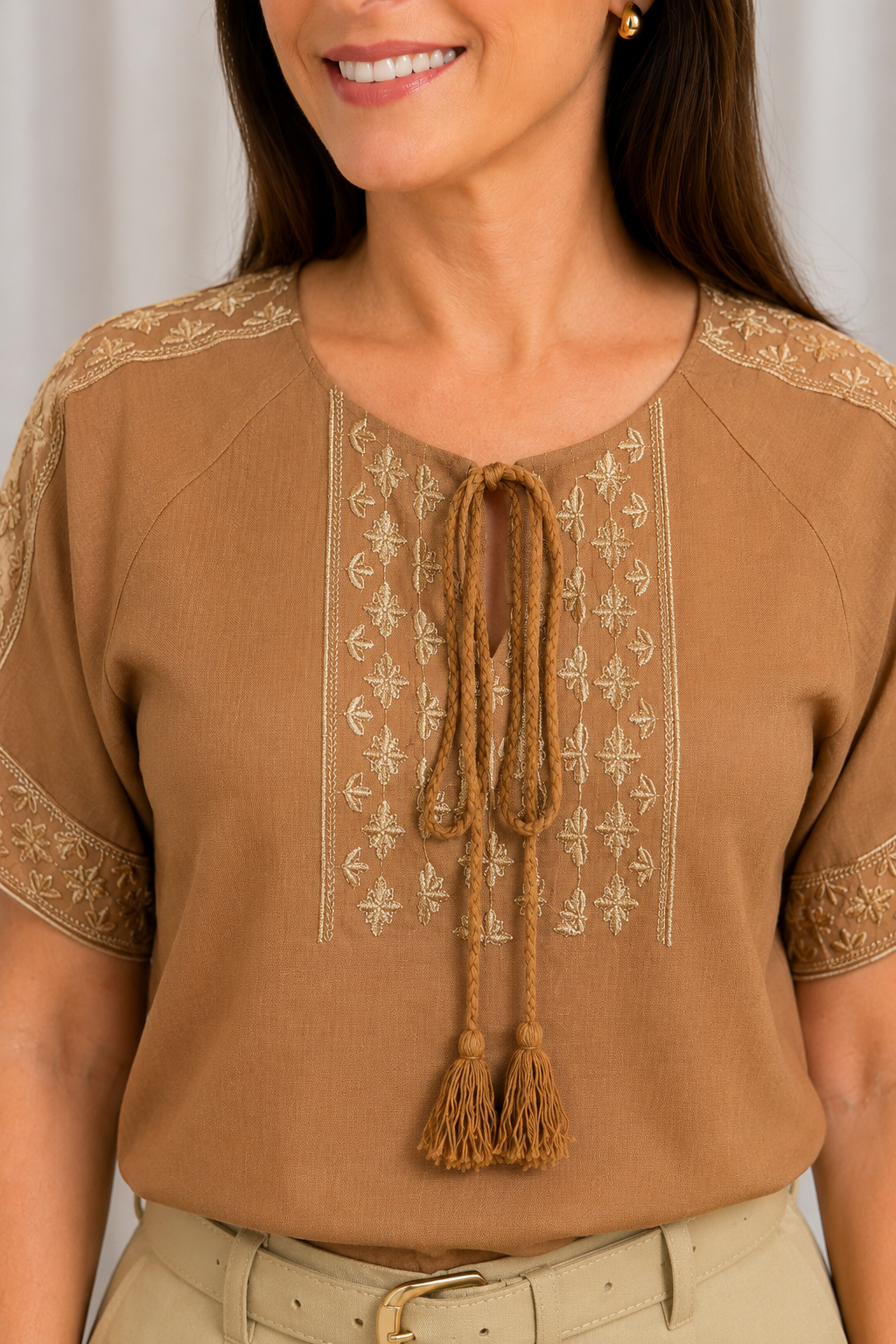 Blusa Em Cotton Linho Fresca Bordada Com Amarração Edna Marrom