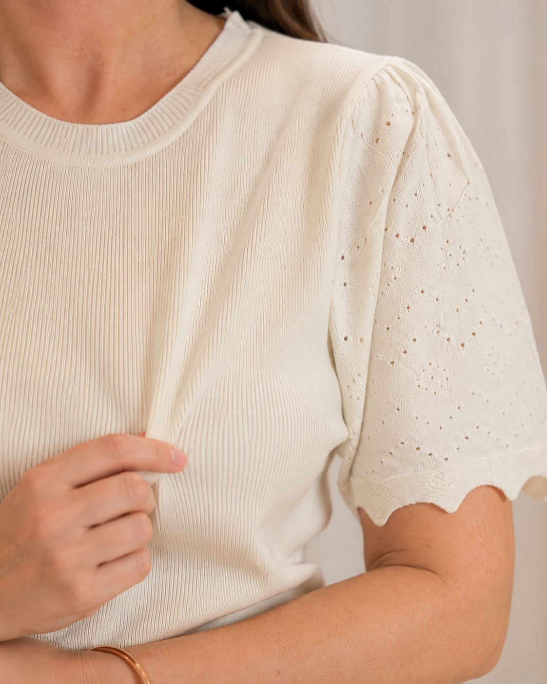 Blusa Manga Curta Que Estica Detalhe Vazado Vivian Branca