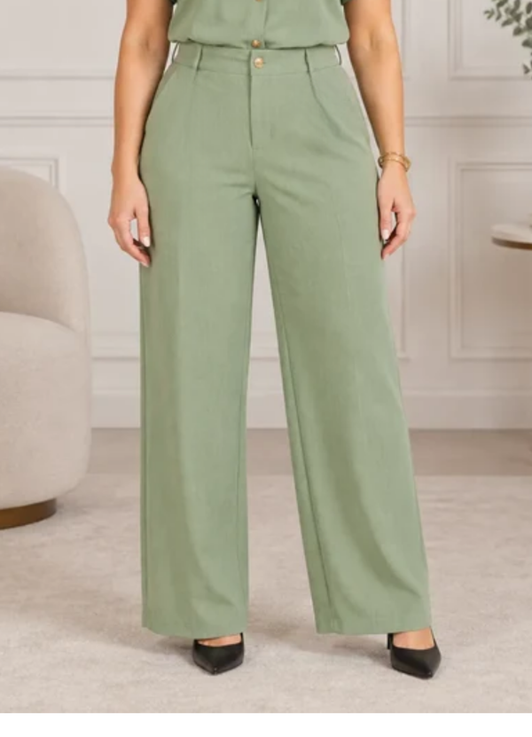 Calça em Crepe Confort com Botão Dourado Penélope Verde