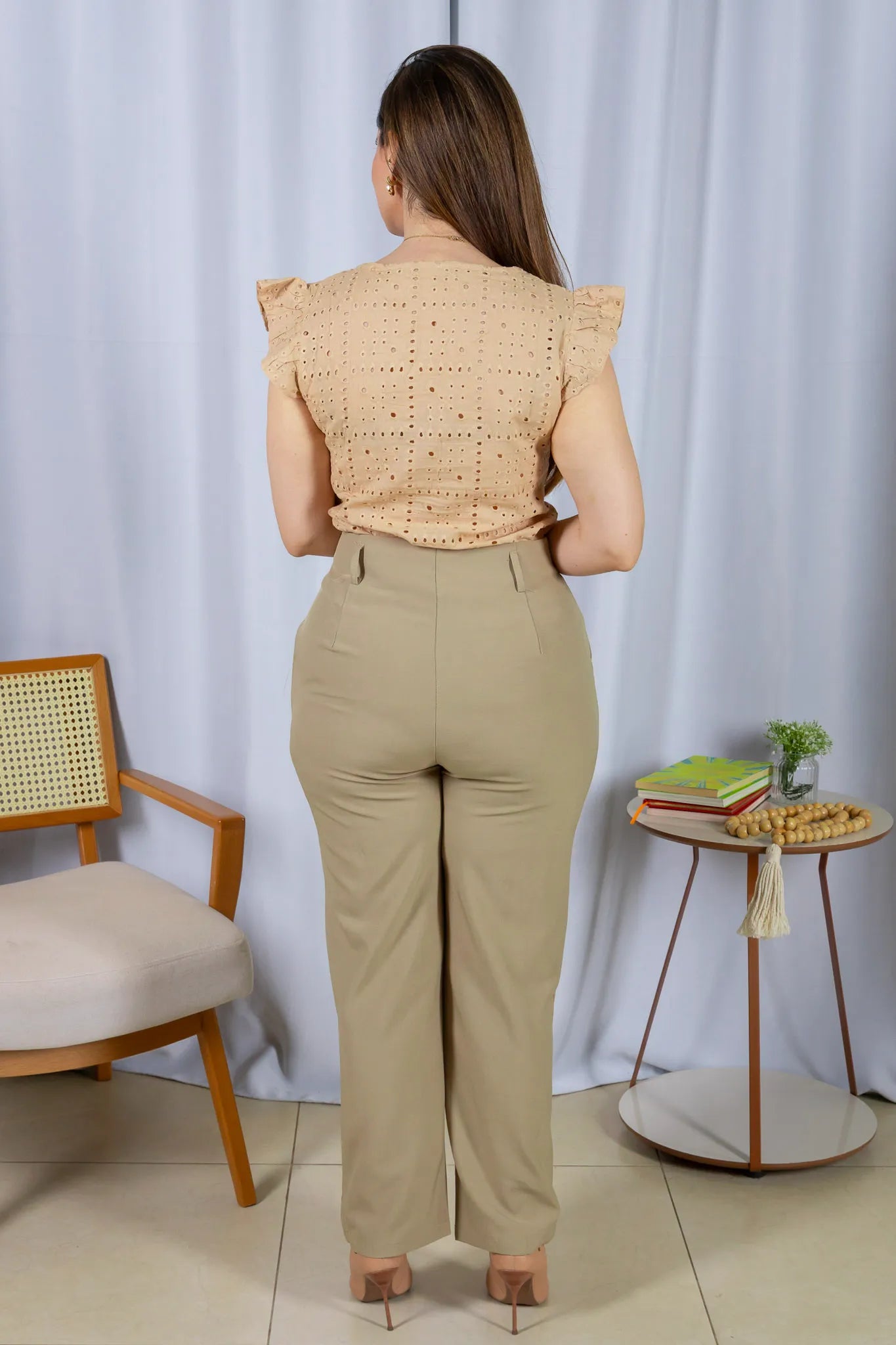 Calça Alfaiataria Corte Reto Friso e Cós Infinito Bianca Caqui