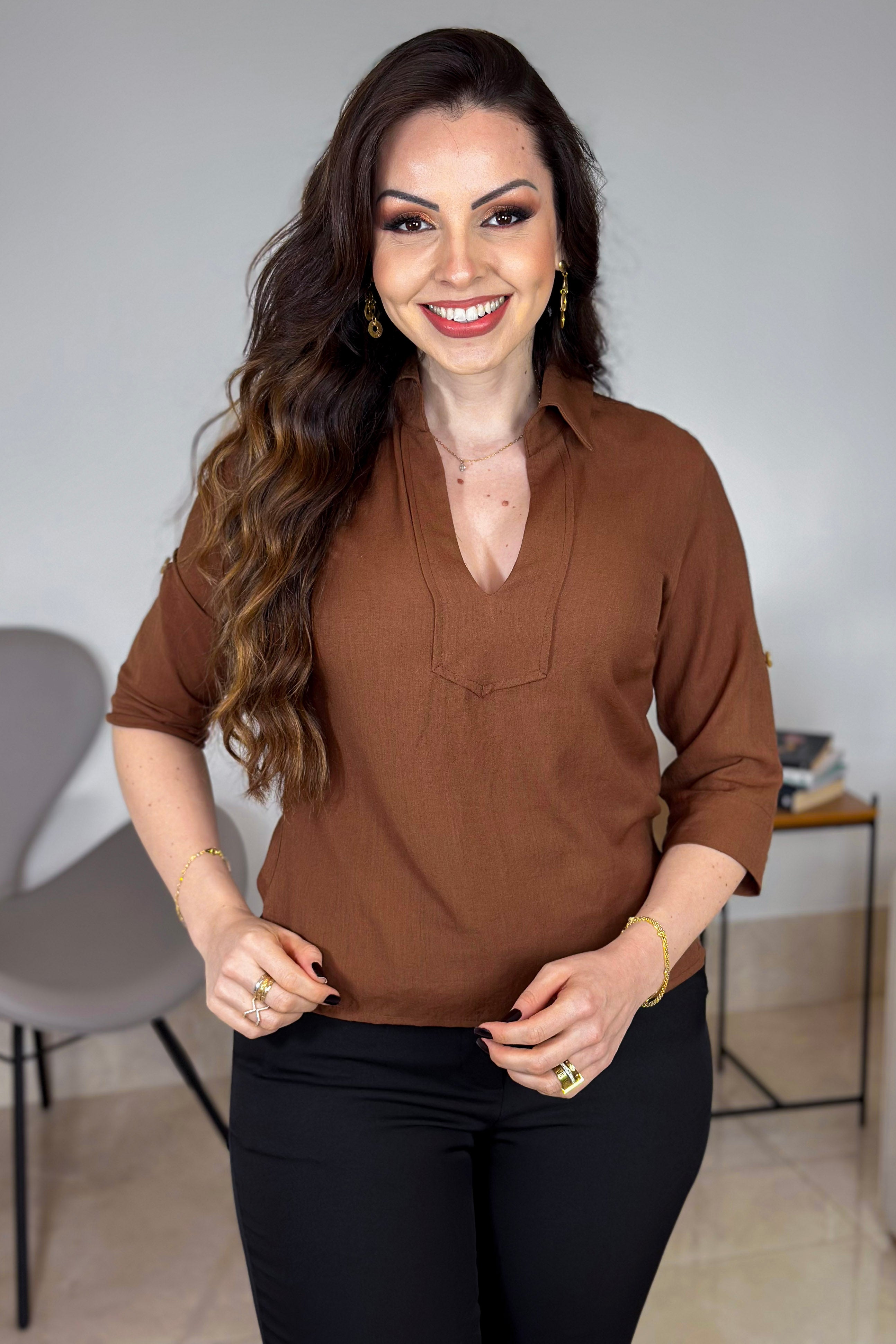 Blusa Manga 3/4 em Visco Soft Detalhe Botão Elisabeth Marrom