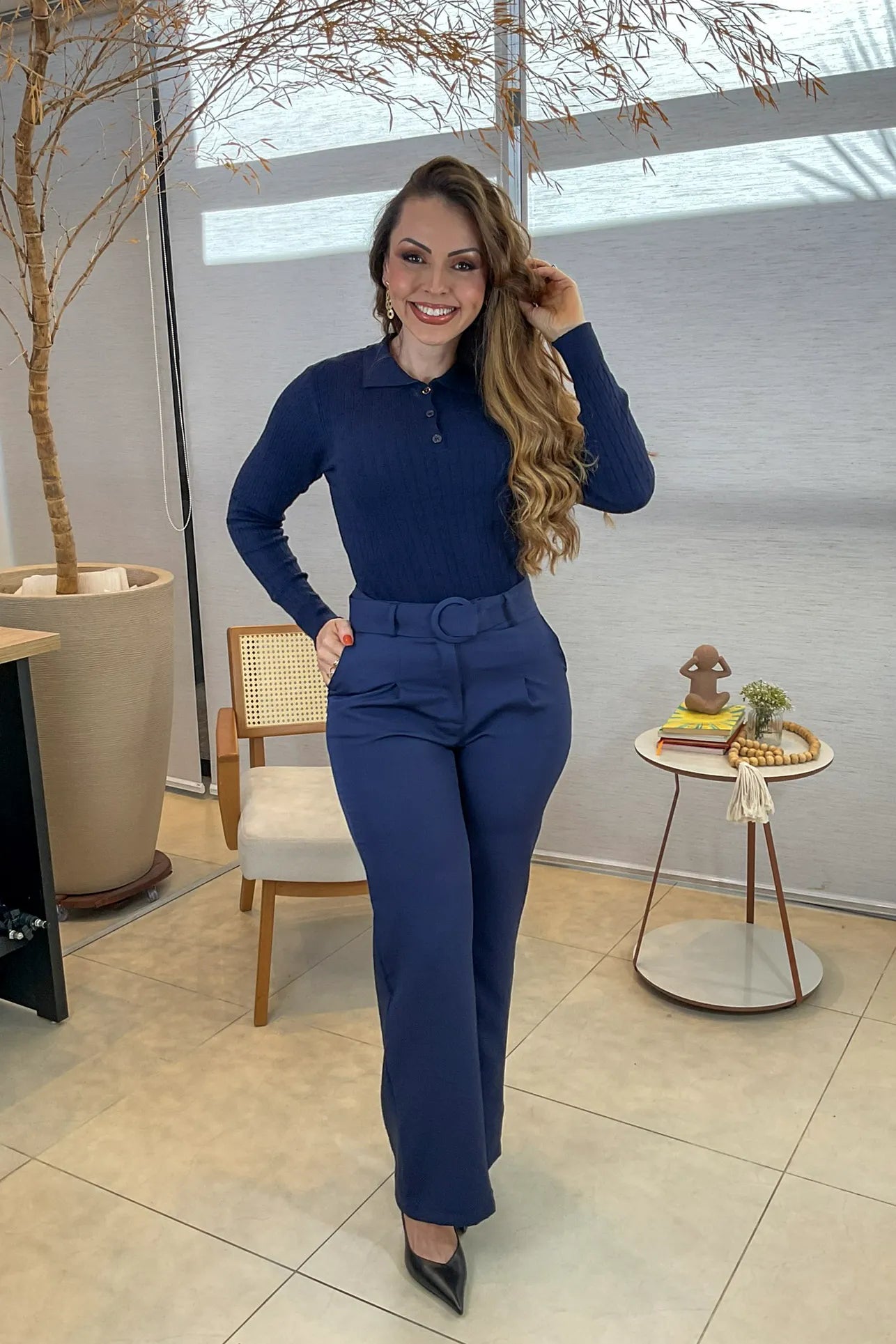 Conjunto: Blusa Manga Longa Em Tricot Cotton Antonella Azul Marinho + Calça Corte Reto Detalhe Cinto Priscila Azul Marinho