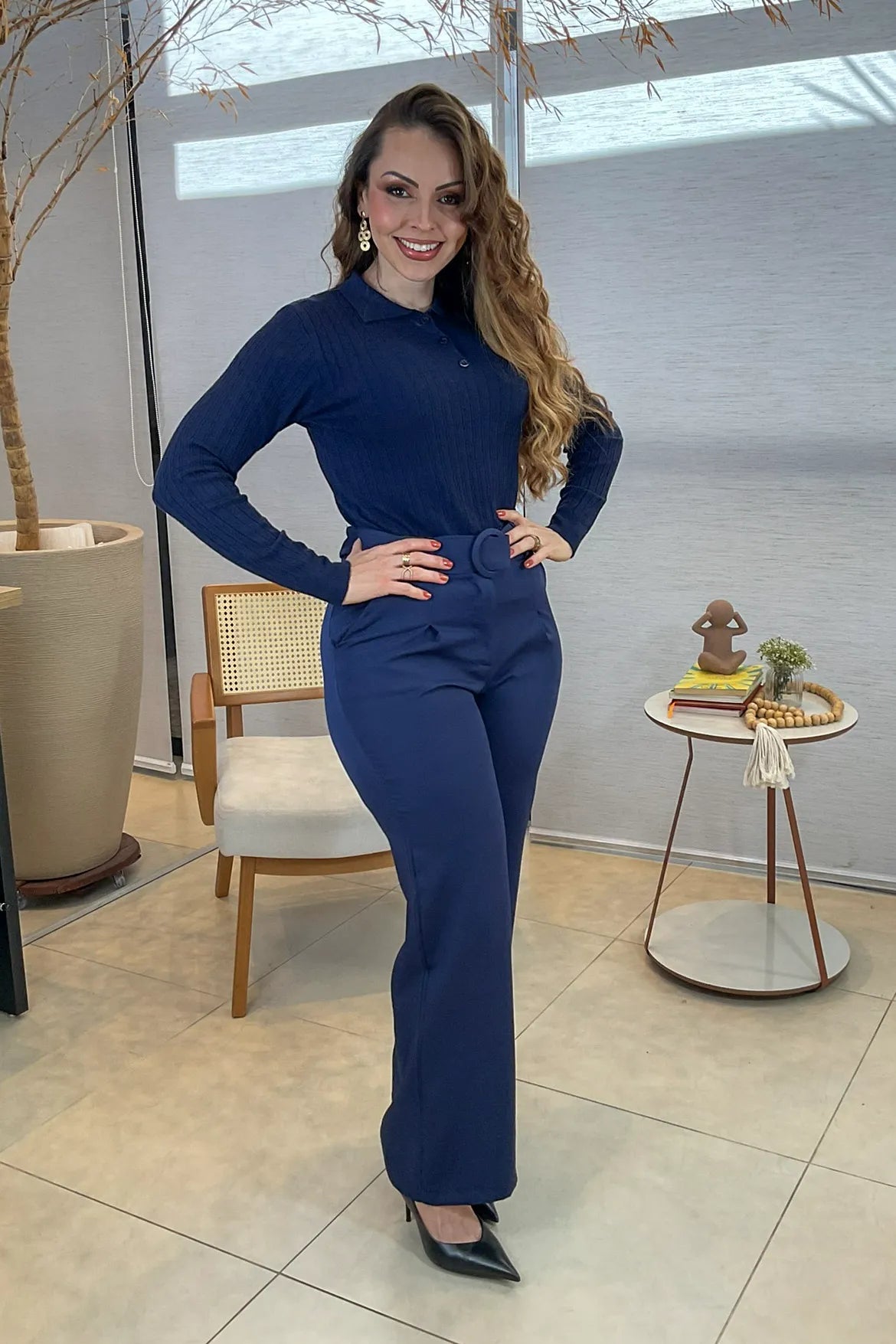 Conjunto: Blusa Manga Longa Em Tricot Cotton Antonella Azul Marinho + Calça Corte Reto Detalhe Cinto Priscila Azul Marinho