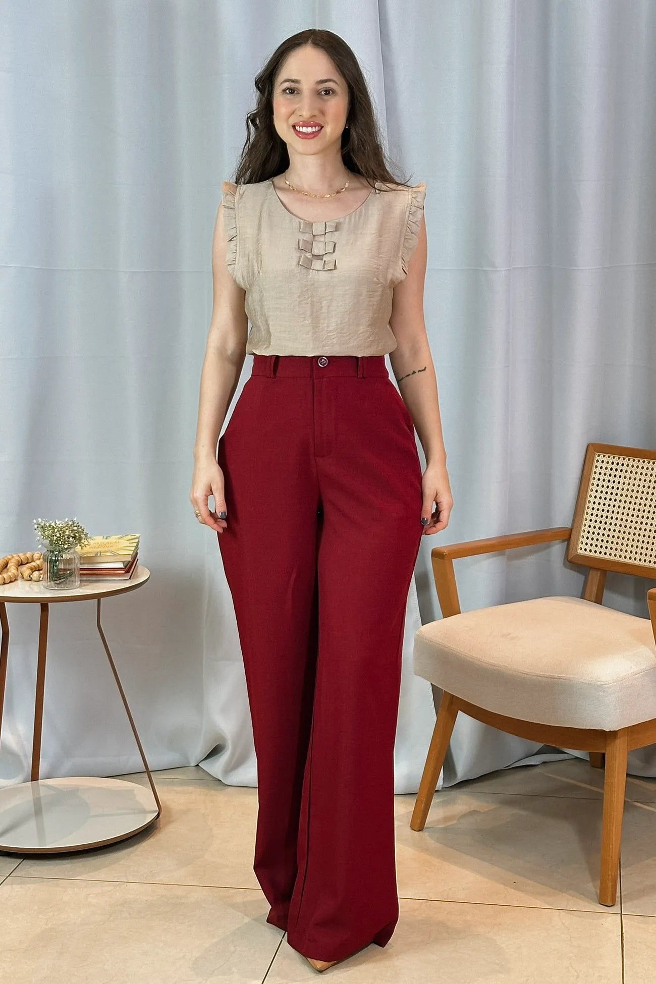 Conjunto: Blusa Regata Detalhe Laços Poli-linho Sandy Lima Bege + Calça Pantalona Alfaiataria Lux Detalhe Passador Grazi Massafera Marsala