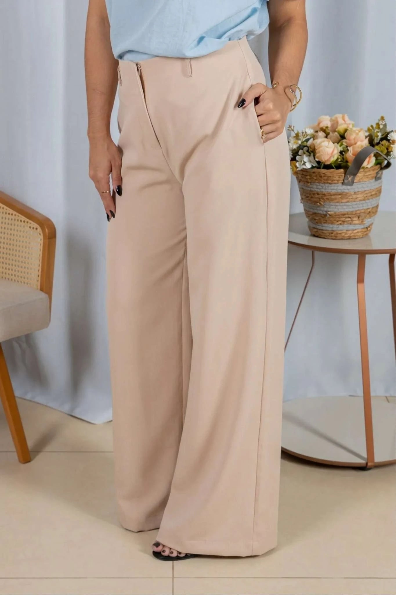Calça Pantalona em Alfaiataria com Cinto Encapado Cinthia Creme