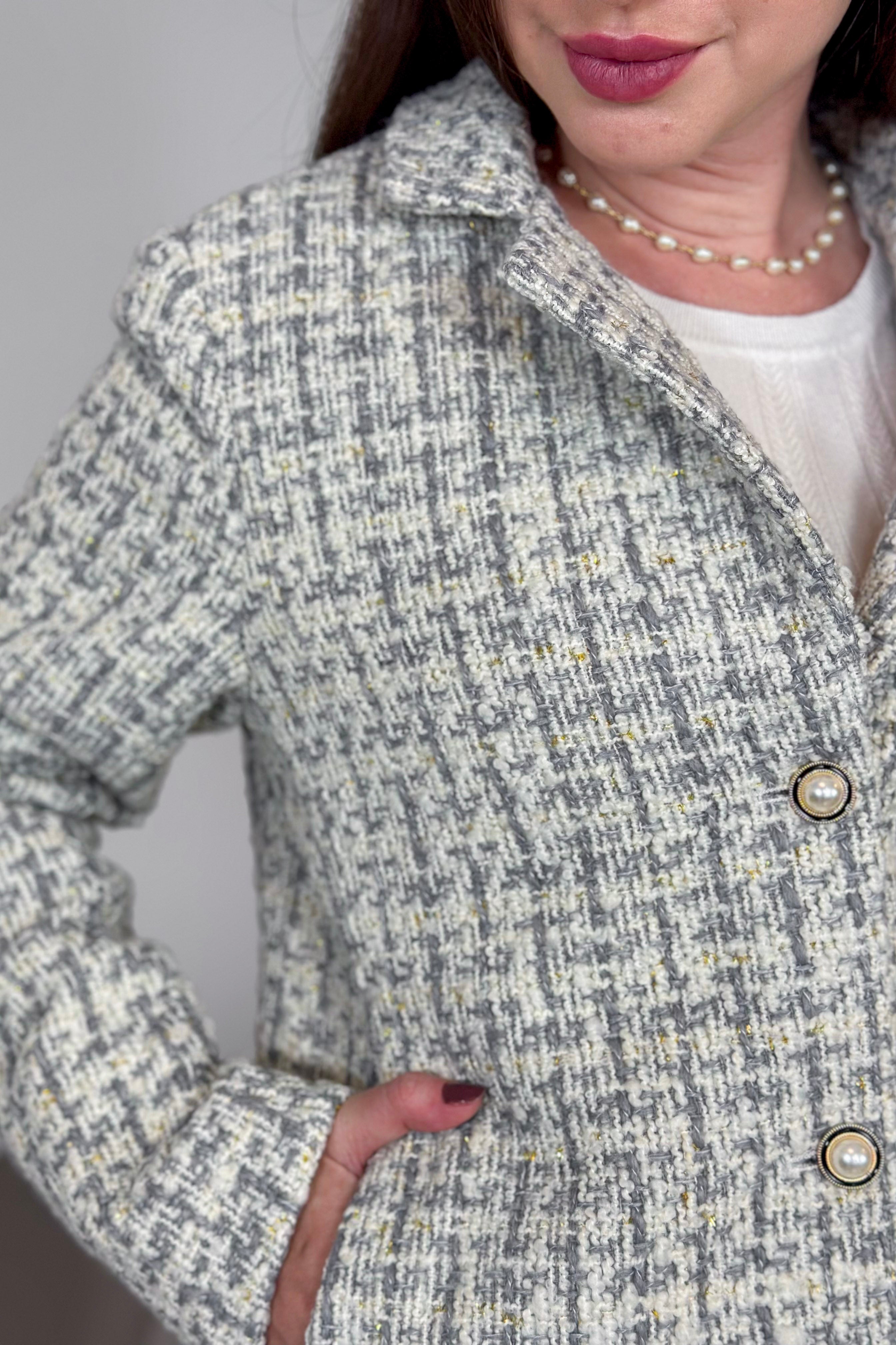 Casaco Elegante Em Tweed Pérola Estampado Cinza
