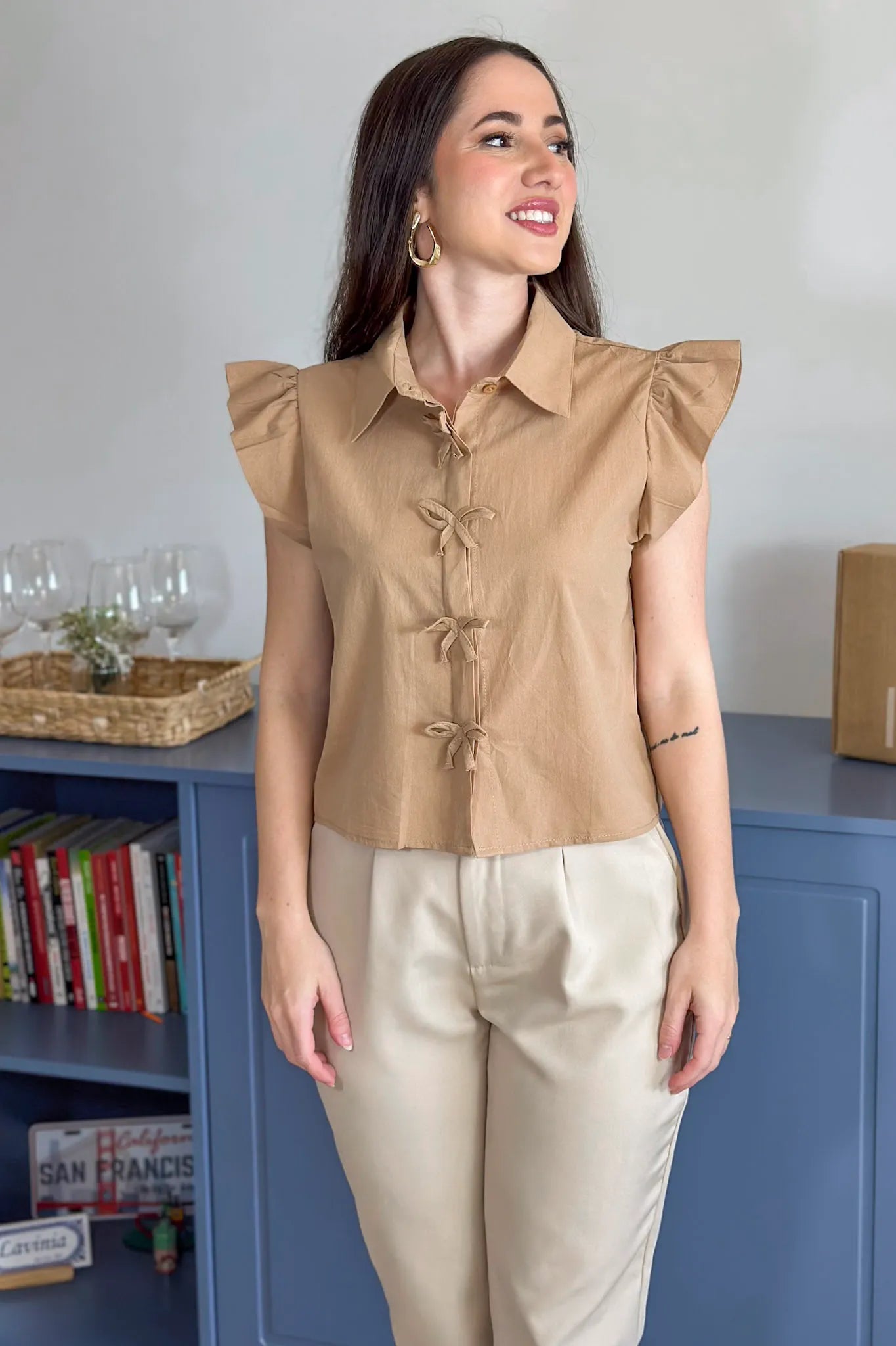 Camisa Manga Curta Detalhe Laço Thamires Marrom