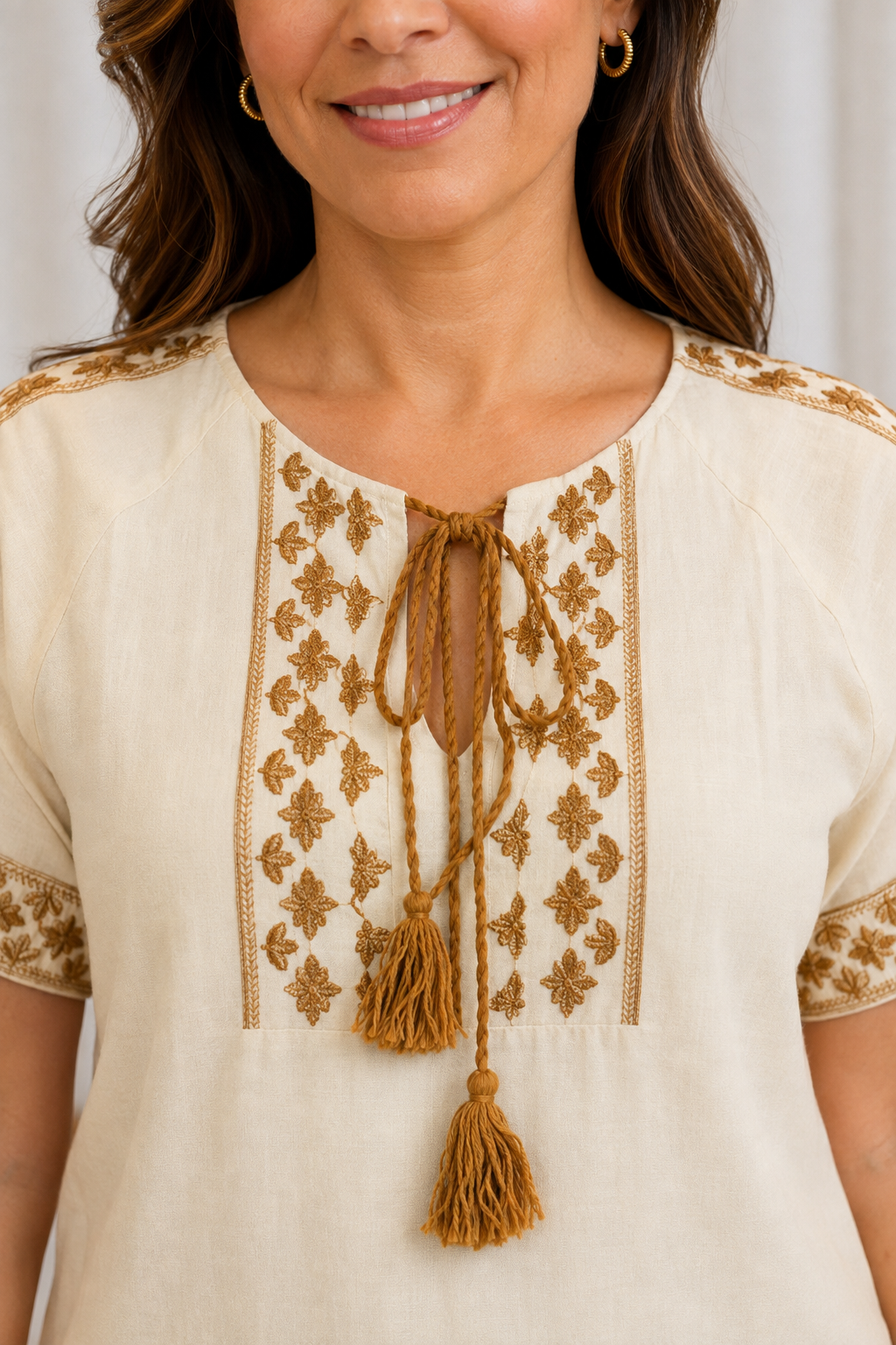 Blusa Em Cotton Linho Fresca Bordada Com Amarração Edna Creme