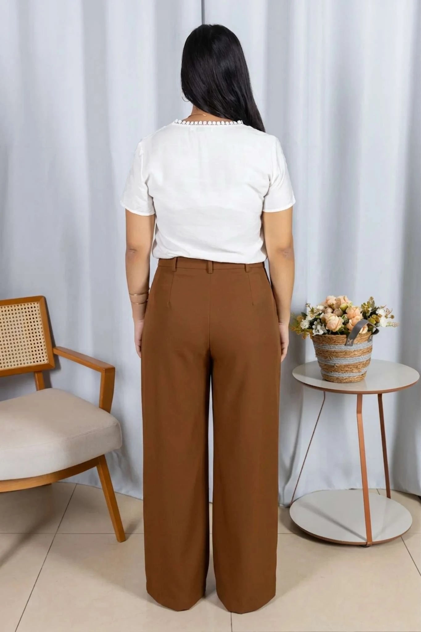 Calça Pantalona em Alfaiataria com Cinto Encapado Cinthia Marrom Escuro