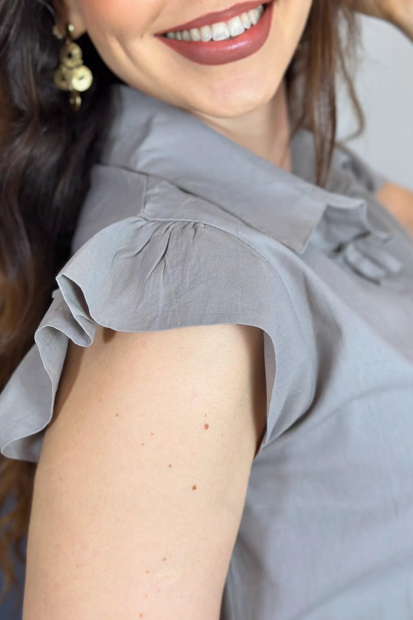 Camisa Manga Curta Detalhe Laço Thamires Cinza