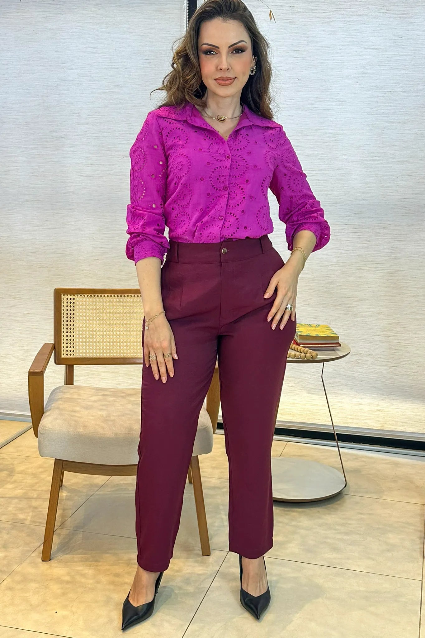 Conjunto: Camisa Manga Longa Em Laise Maia Fúcsia + Calça Corte Reto Alfaiataria Serena Laísa Marsala