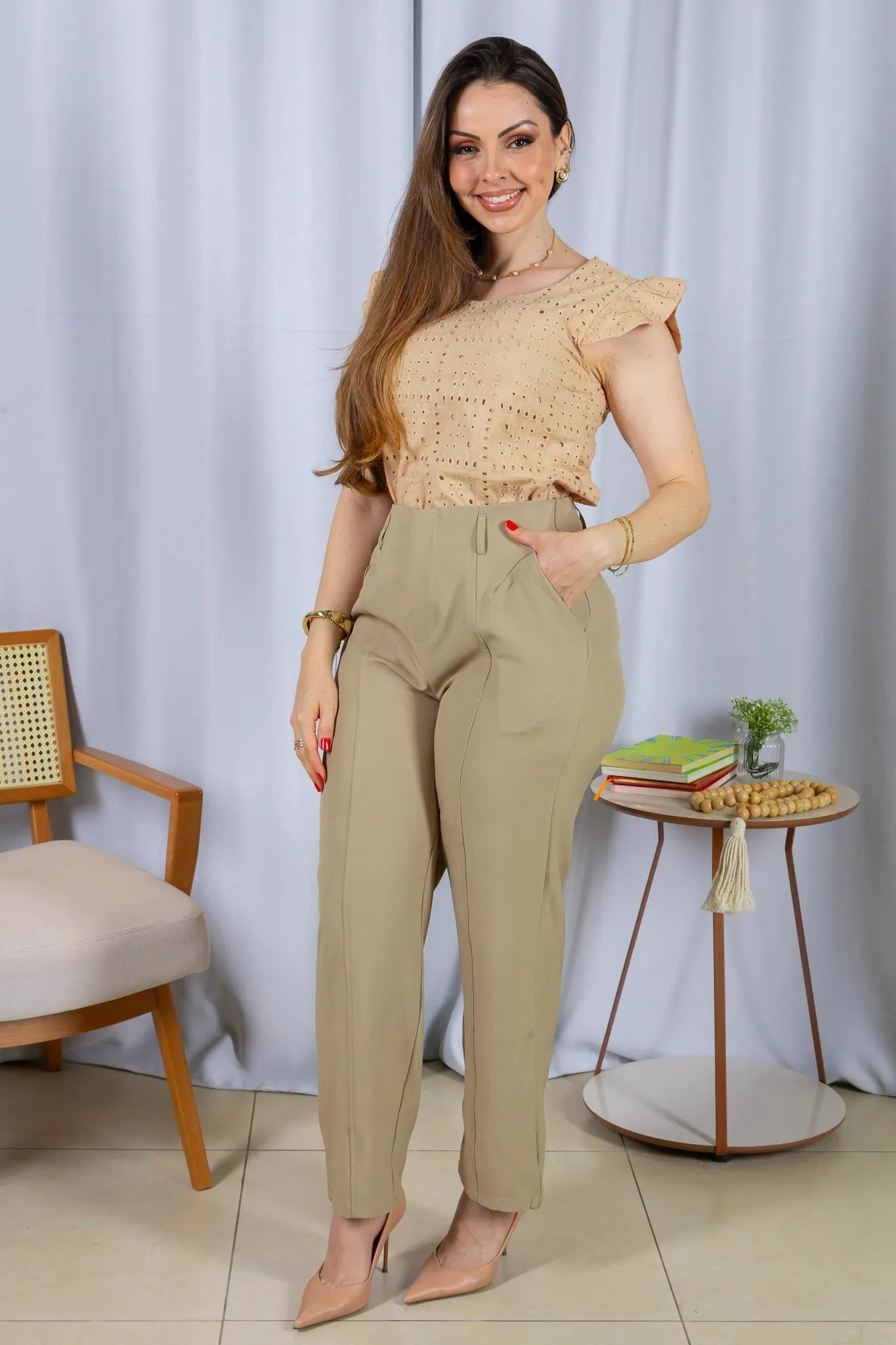 Calça Alfaiataria Corte Reto Friso e Cós Infinito Bianca Caqui