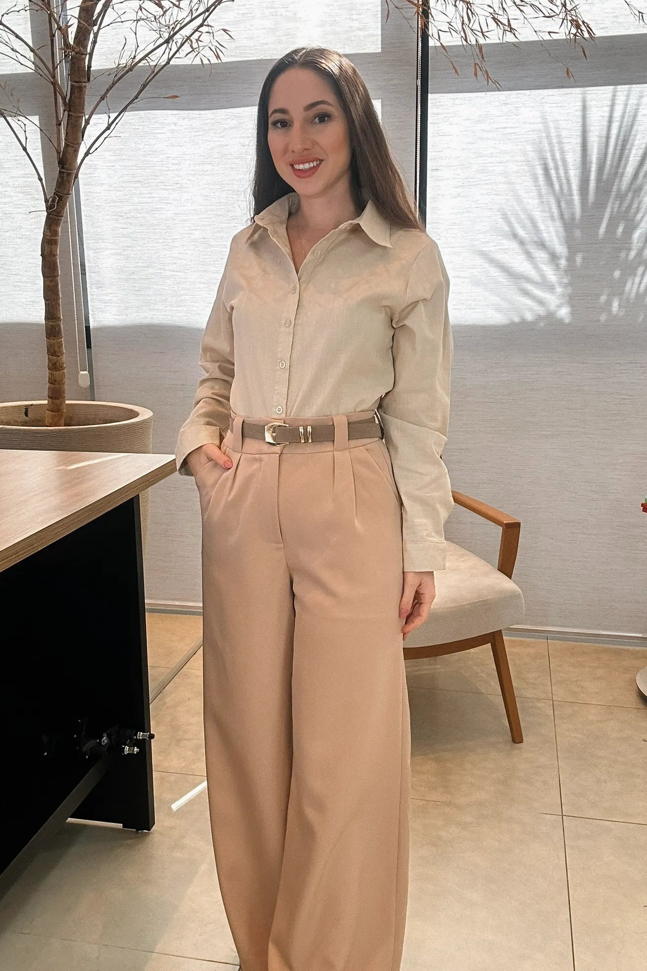 Conjunto: Camisa Manga Longa Cotton Premium Marisa Creme + Calça Pantalona Detalhe Passador Marina Bege