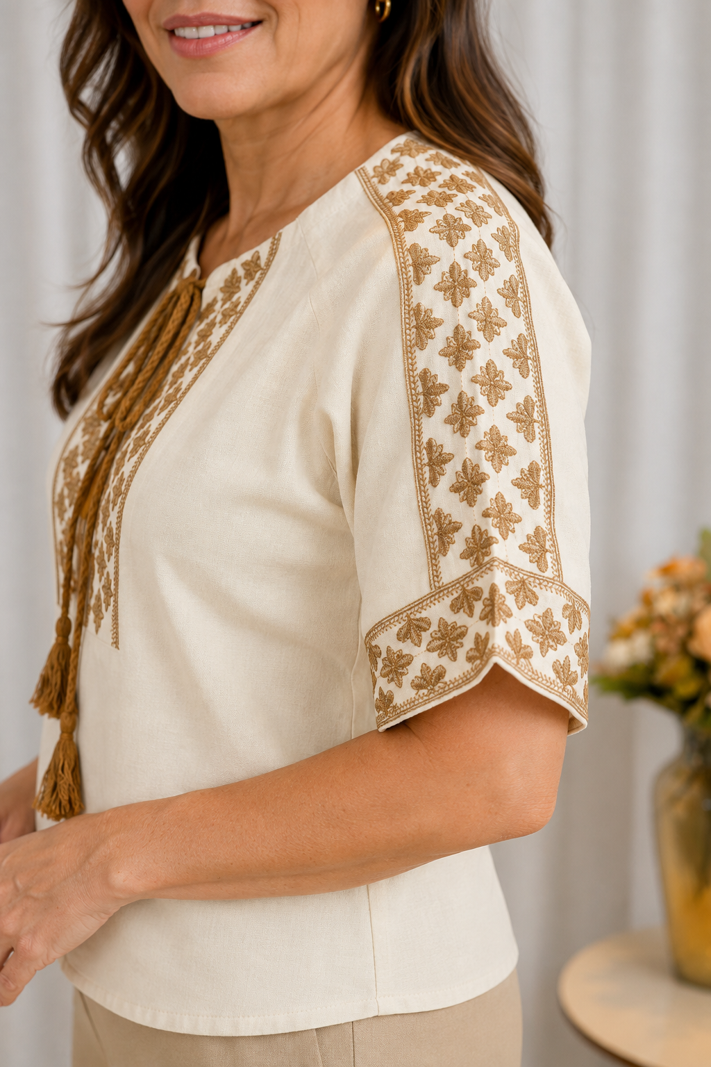 Blusa Em Cotton Linho Fresca Bordada Com Amarração Edna Creme