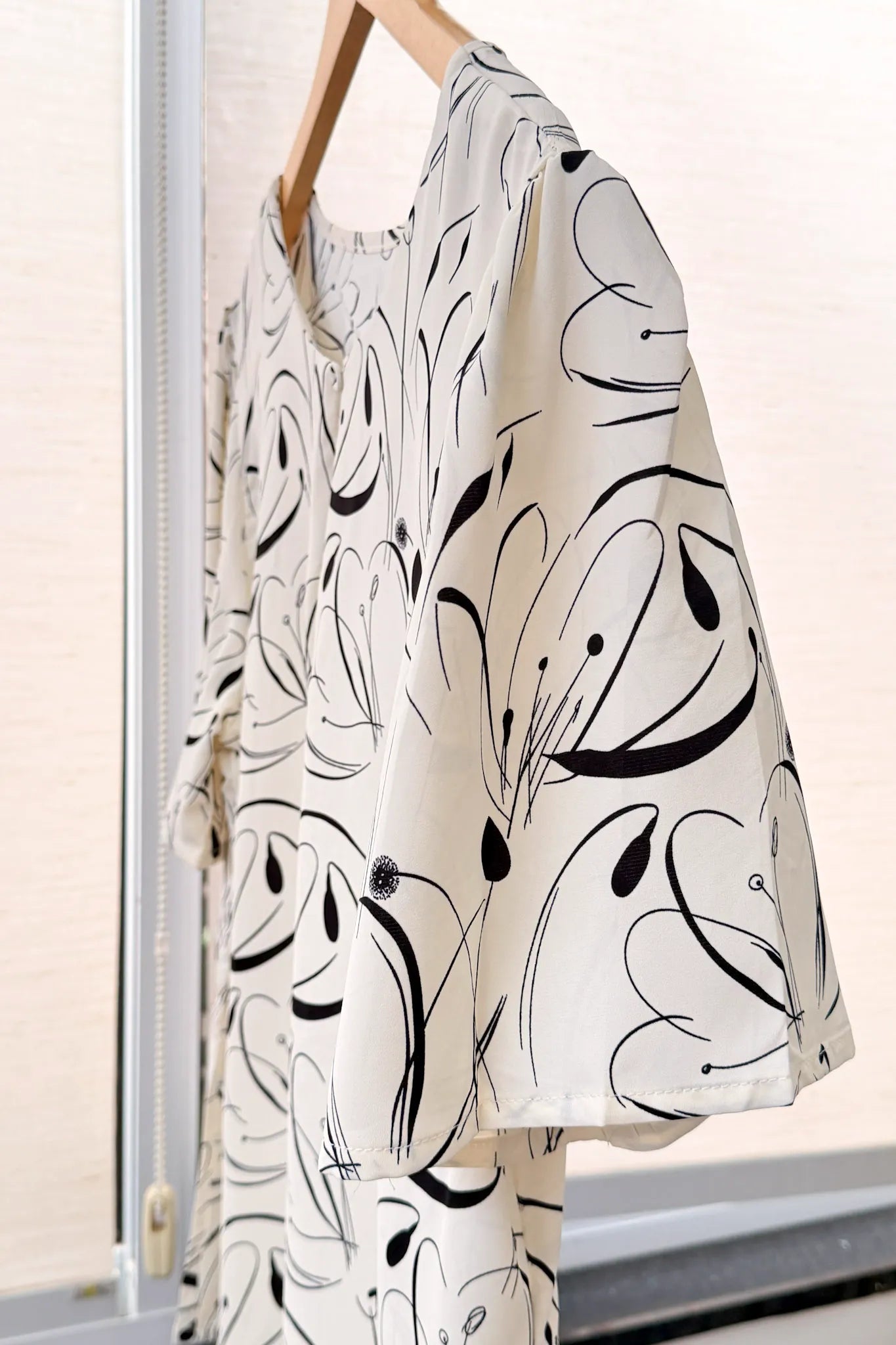 Blusa Manga Curta Transpassada Celina Estampada Preta