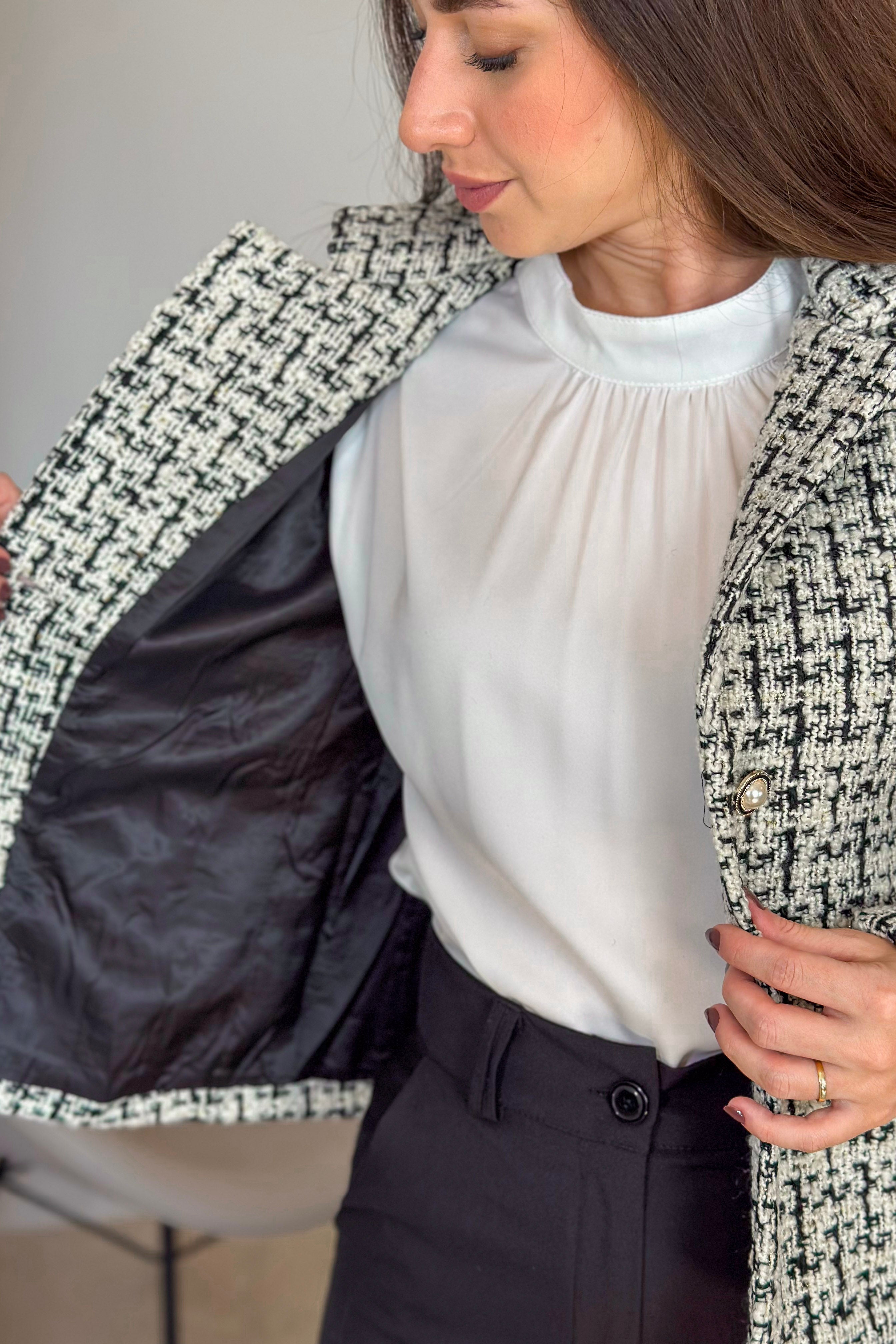 Casaco Elegante Em Tweed Pérola Estampado Preto
