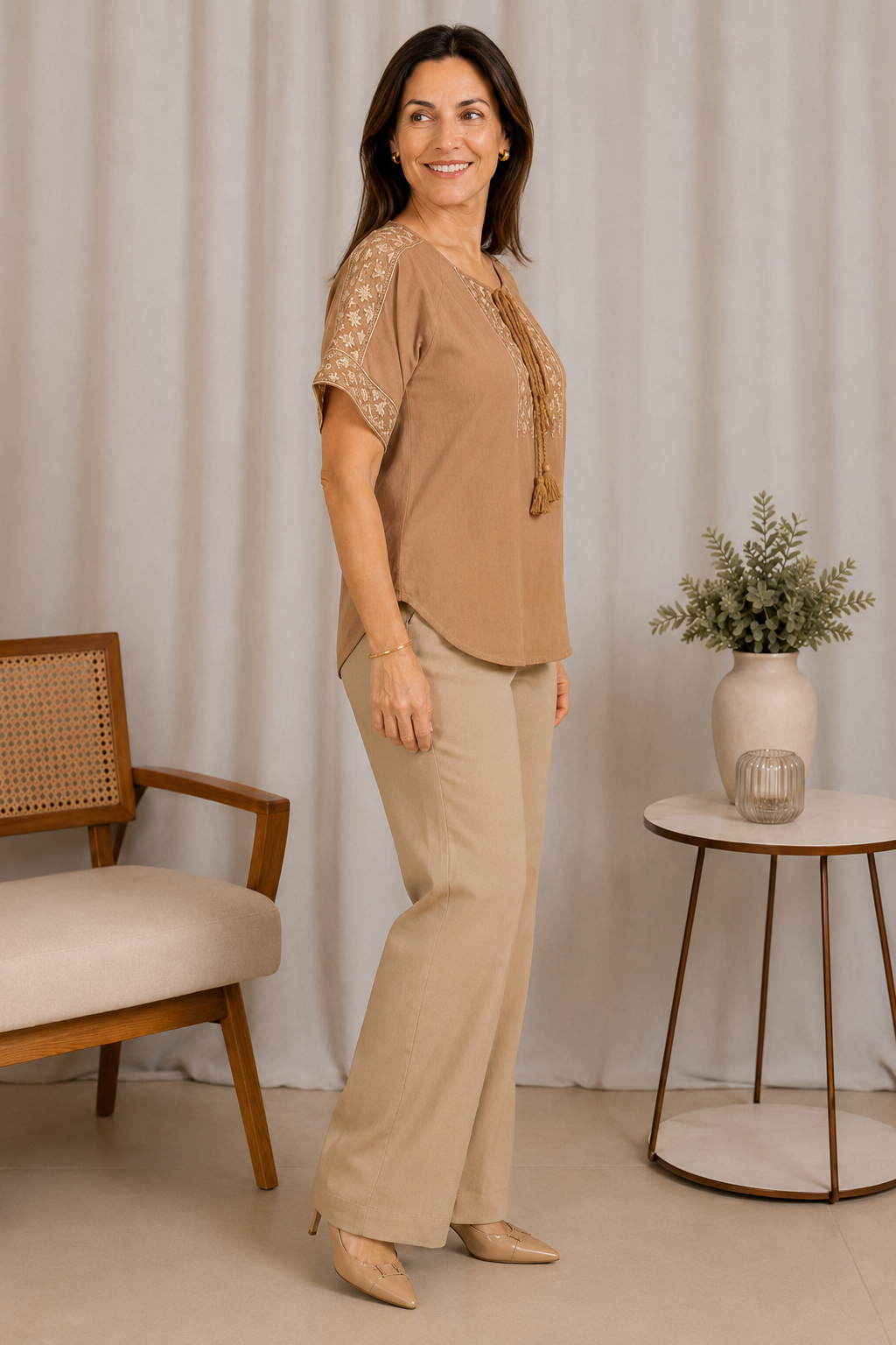 Blusa Em Cotton Linho Fresca Bordada Com Amarração Edna Marrom