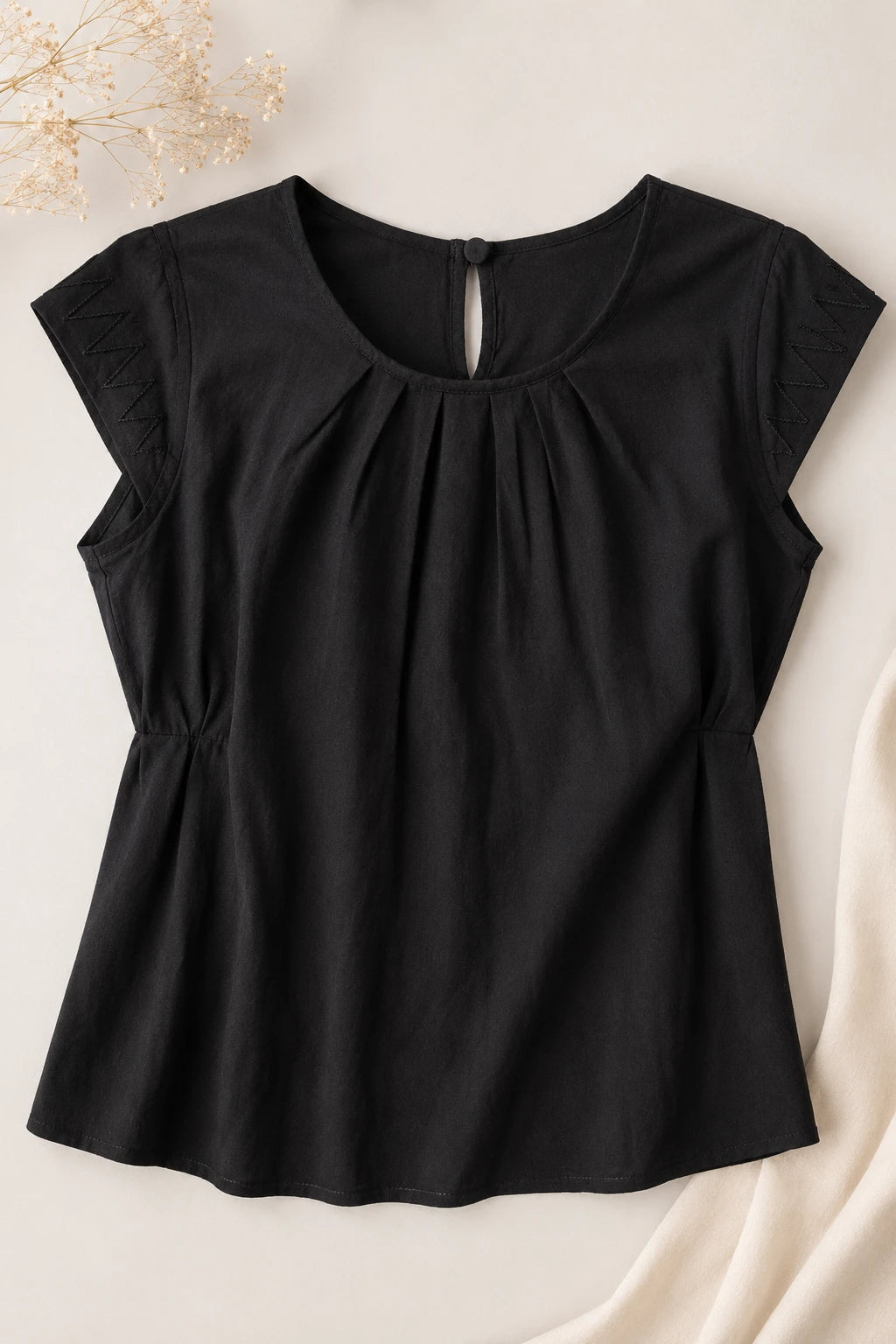 Blusa Visco Linen Muscle com Pregas no Decote Alana Preta