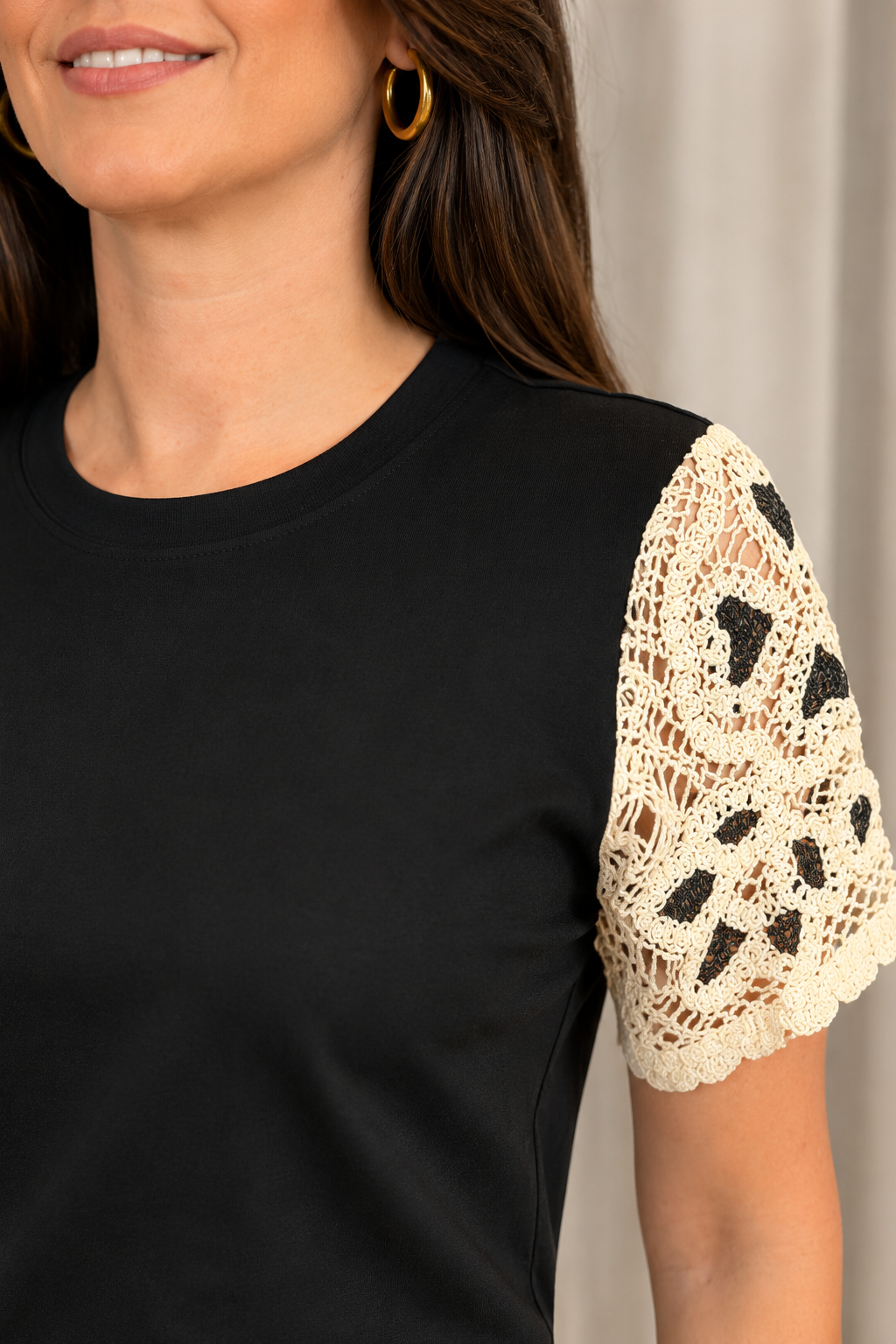 Blusa Cotton Lycra com Manga em Crochê Leonor Preta