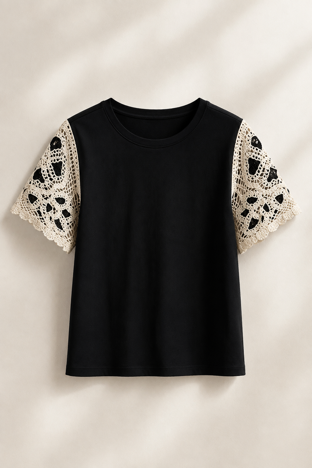 Blusa Cotton Lycra com Manga em Crochê Leonor Preta