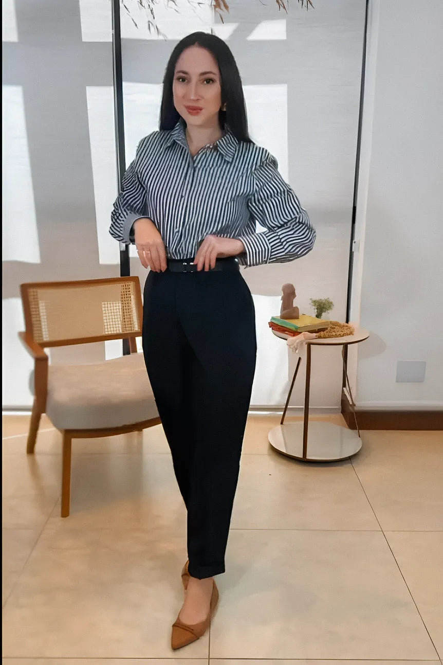 Conjunto: Camisa Manga Longa Classic Listrada Franciele Cinza + Calça Cinto Encapado Cenoura Preta