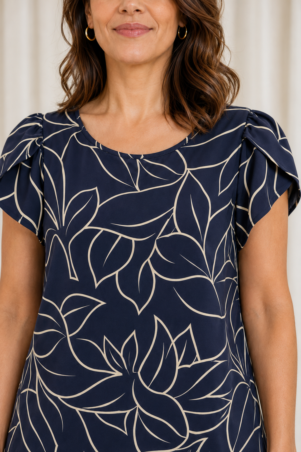 Blusa Estampada com Manga Transpassada Suelen Azul Marinho