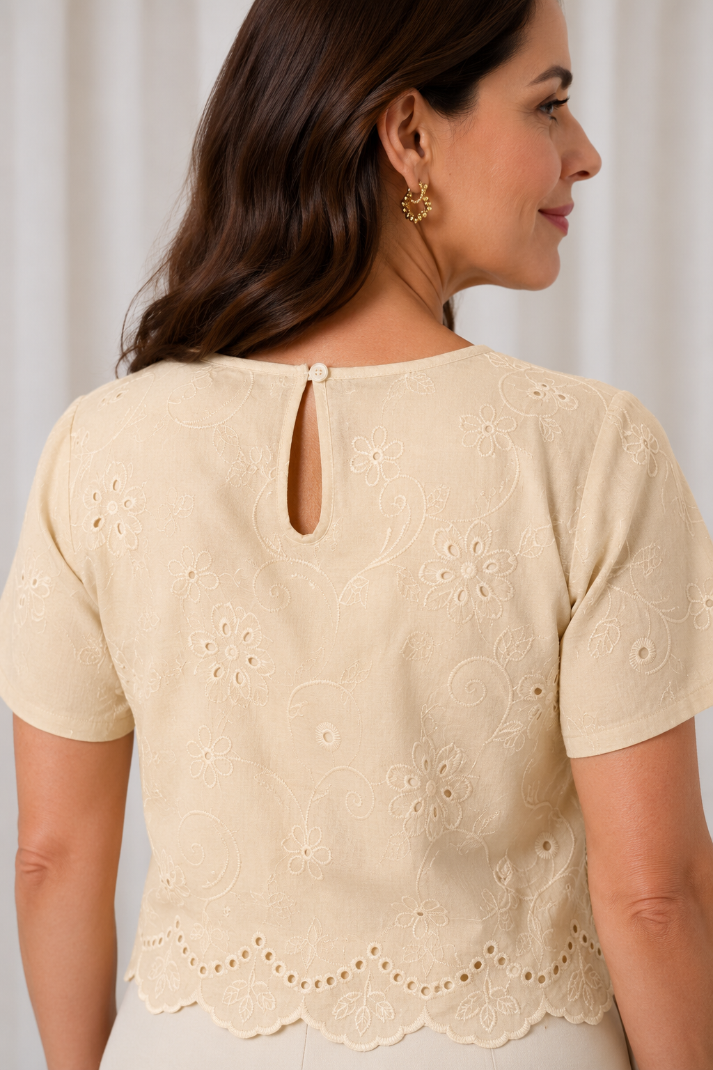 Blusa em Laise Fresca e Delicada Celine Bege