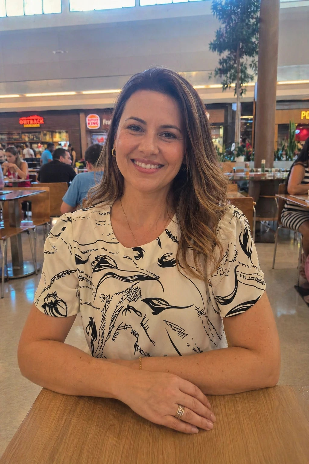 Blusa Jade Estampada Creme - Não amassa, não aperta e combina com tudo