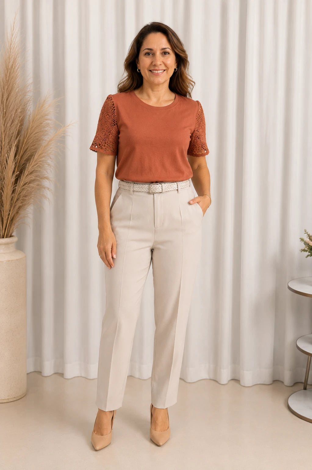 Blusa Confortável com Manga em Crochê Gisele Marrom
