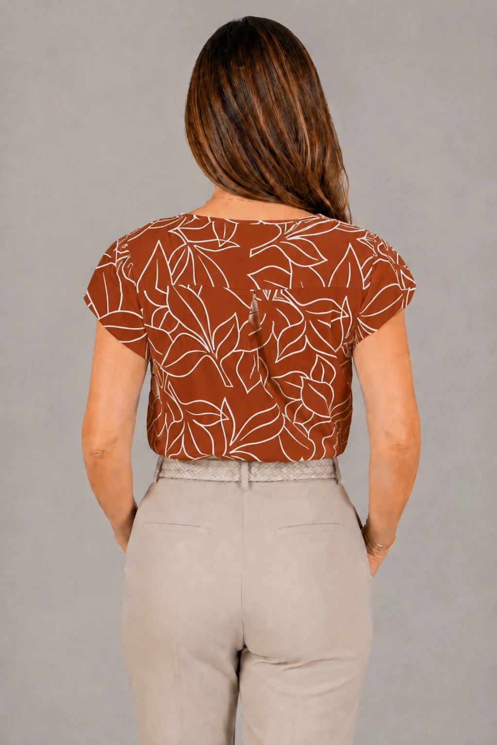 Blusa Estampada com Manga Transpassada Suelen Marrom