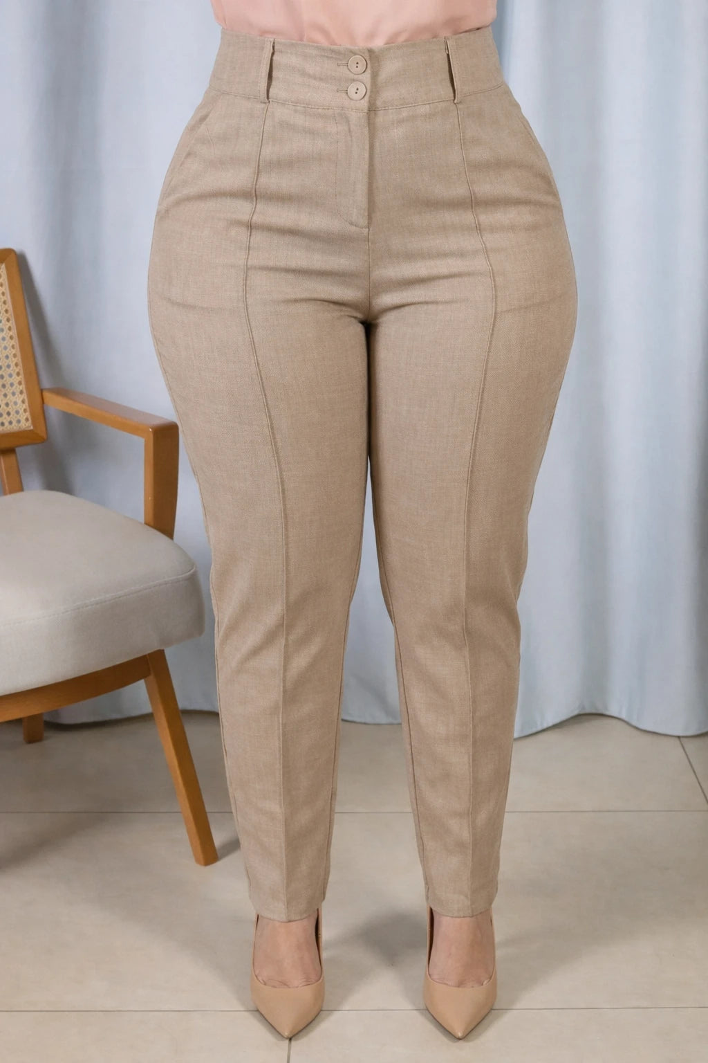 Calça Corte Reto Cotton Alfaiataria Lisse Detalhe em Friso Ariane Caqui