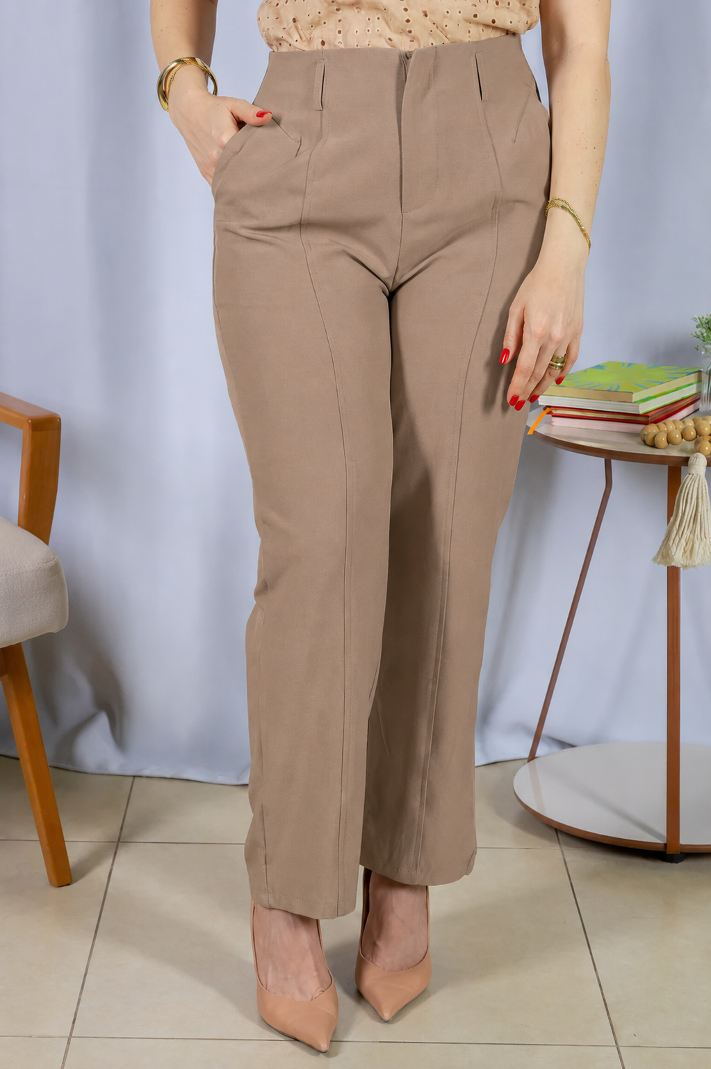 Calça Alfaiataria Corte Reto Friso e Cós Infinito Bianca Caqui