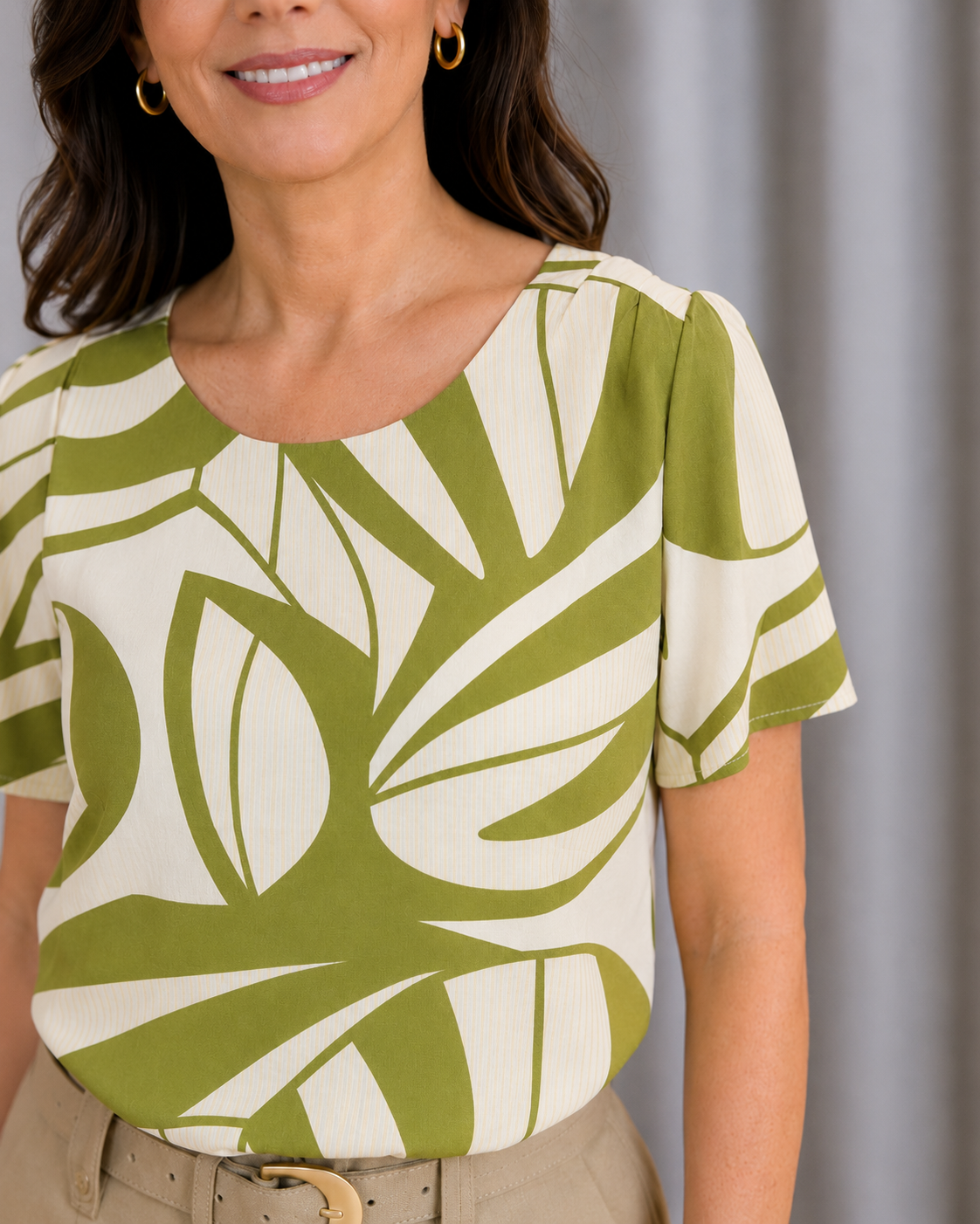 Blusa Resistente com Pregas Delicadas Savana Verde